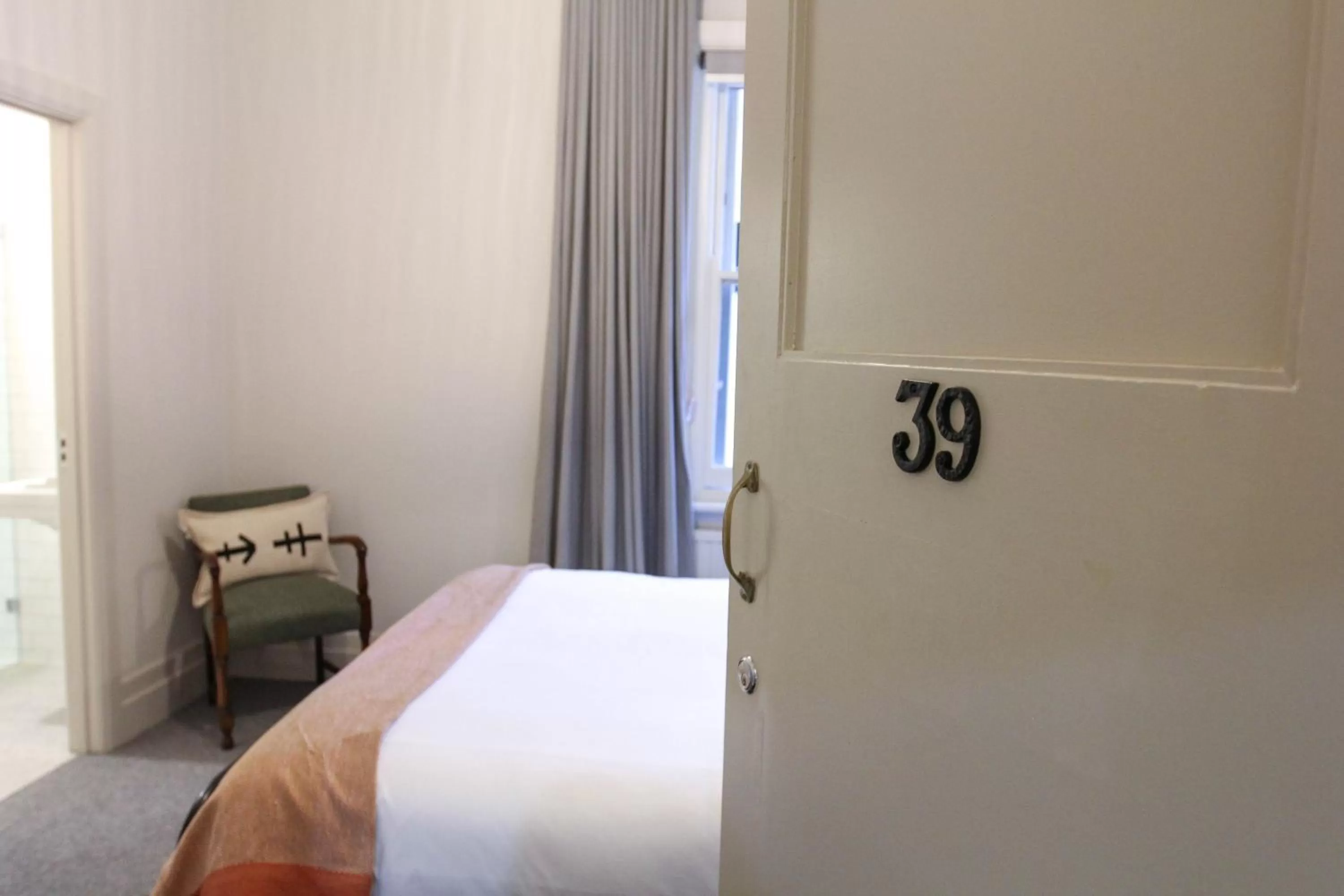 Floor plan, Bed in Alpine Hotel, Eat Drink Sleep