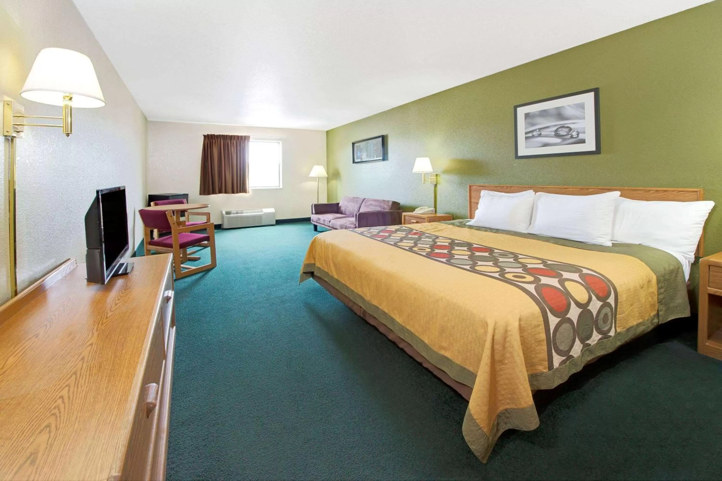 Photo of the whole room, Bed in Super 8 by Wyndham Bonne Terre