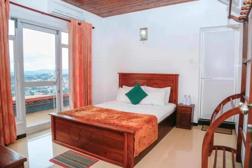 Deluxe Queen Room in Mount Palace Deluxe Queen Room in Mount Palace