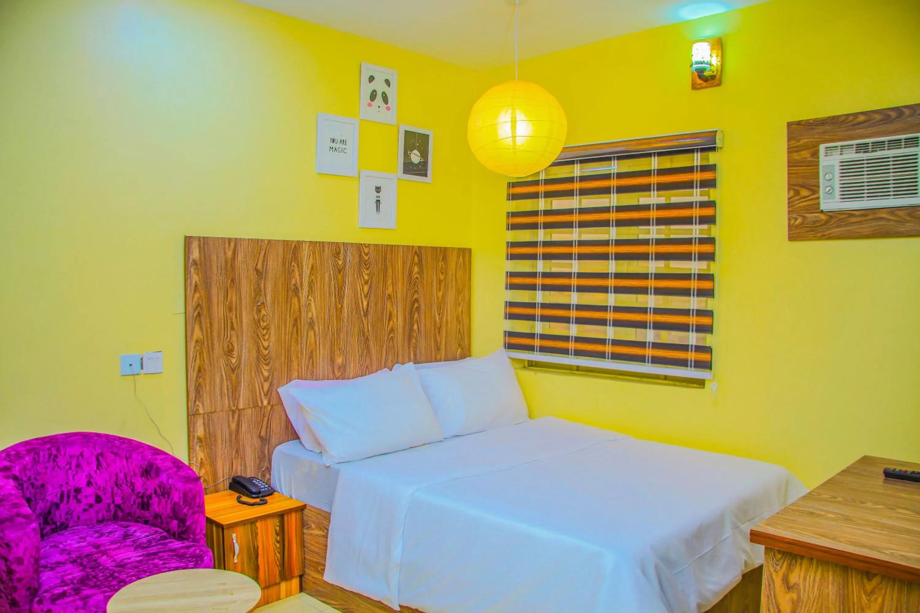 Bedroom, Bed in ONTARIO SUITES