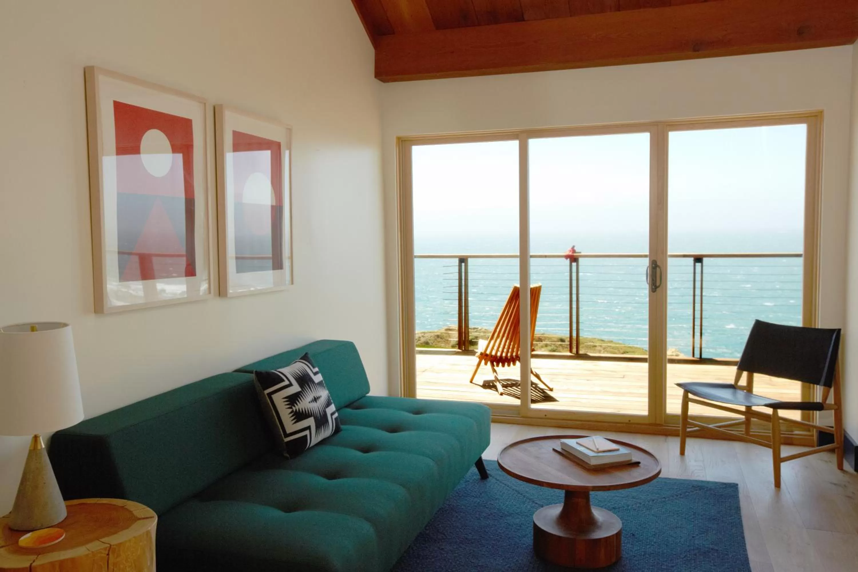 Living room in Timber Cove Resort