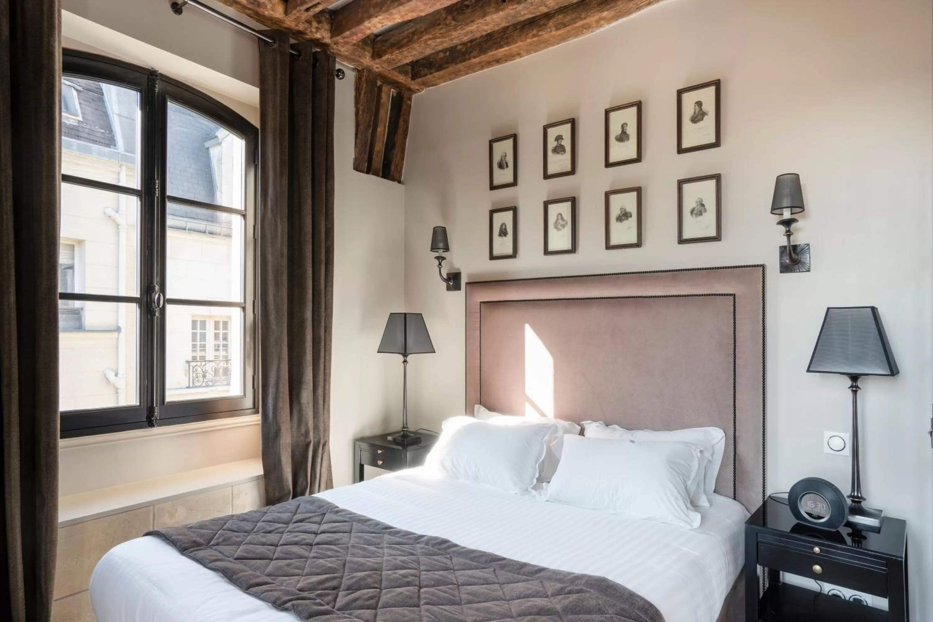 Bed in Hôtel Le Presbytère