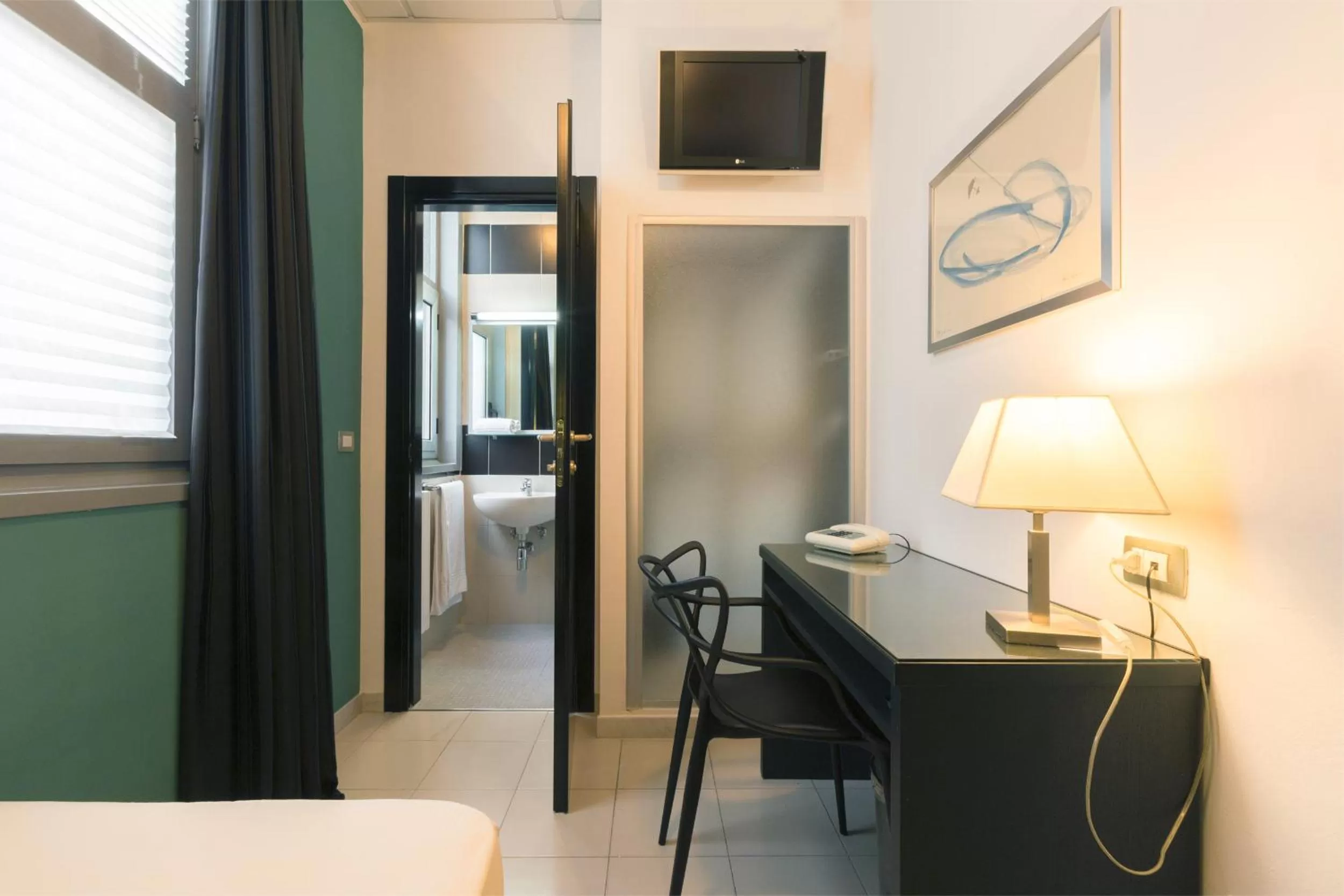 Bedroom, Bed in Executive Business Hotel