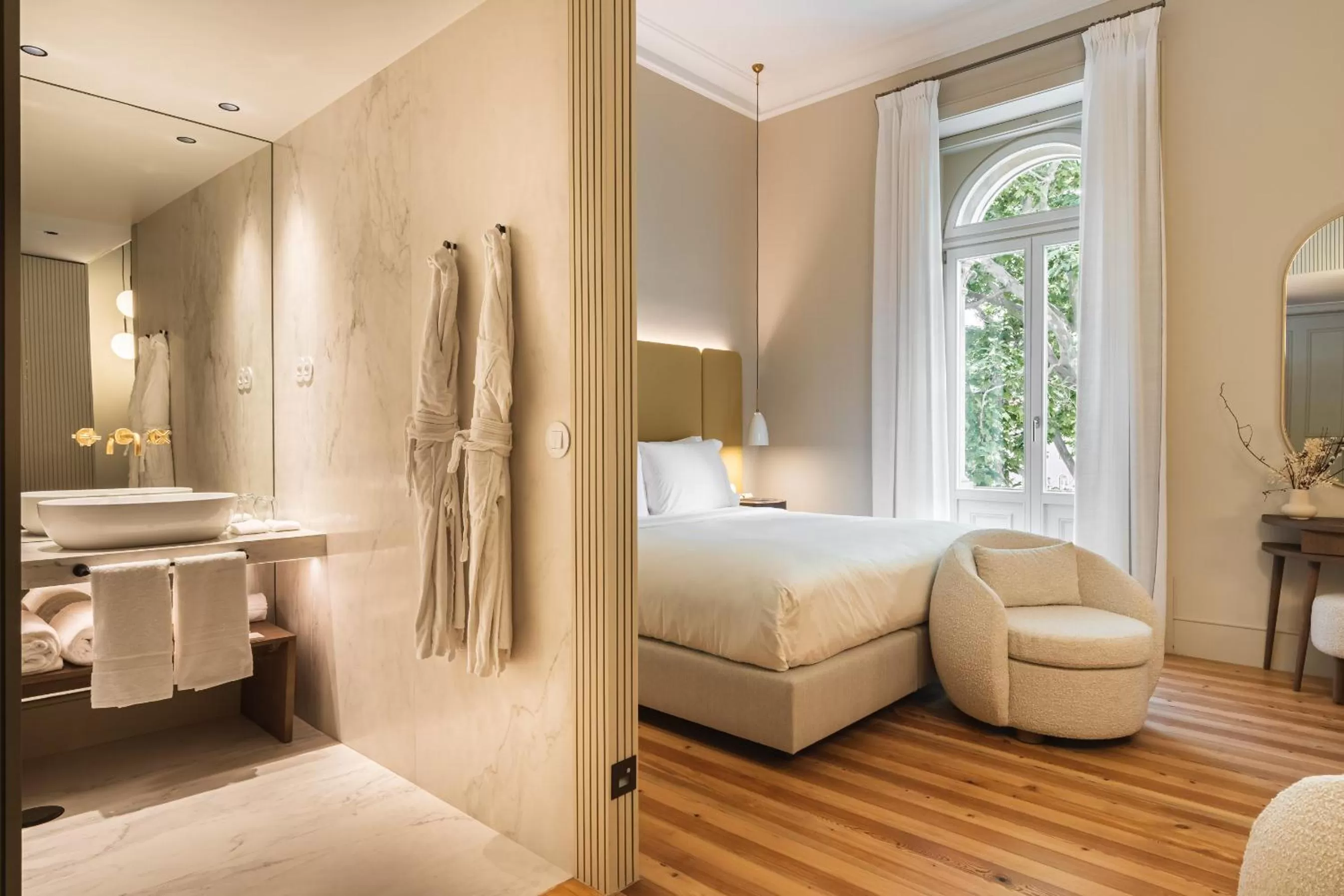 Photo of the whole room, Bed in Artsy Cascais