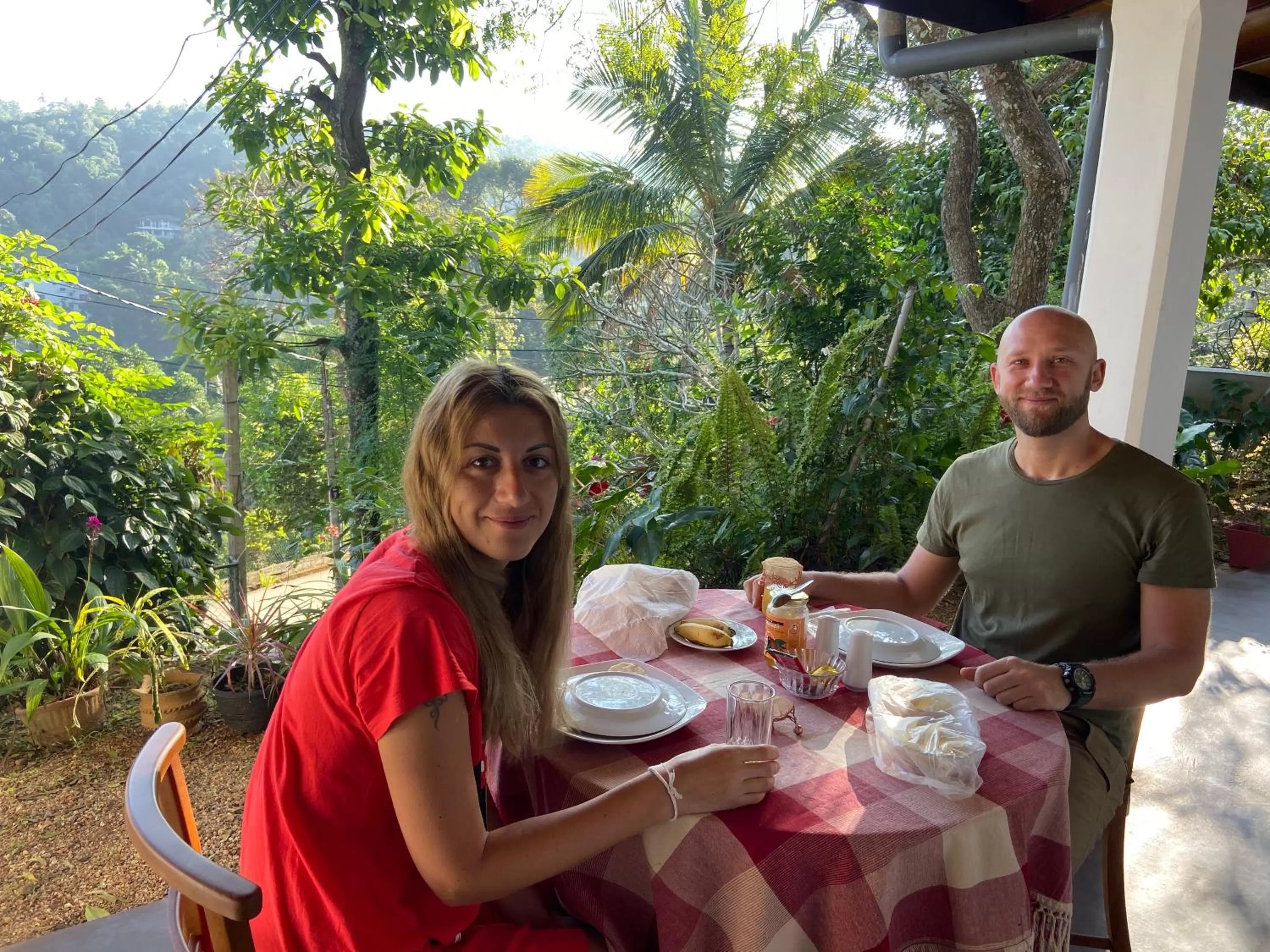 Restaurant/Places to Eat in White Lodge