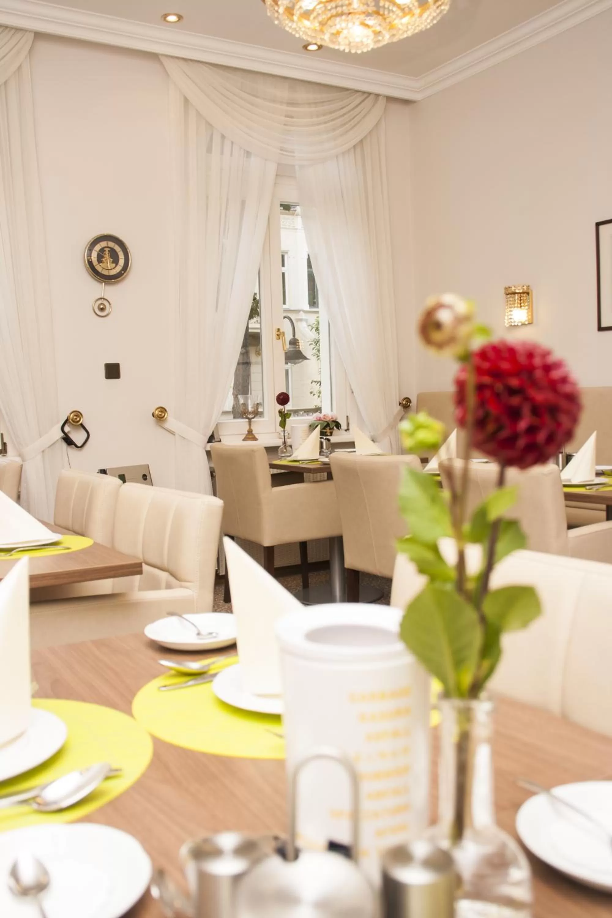 Restaurant/places to eat in Hotel Haus Berlin