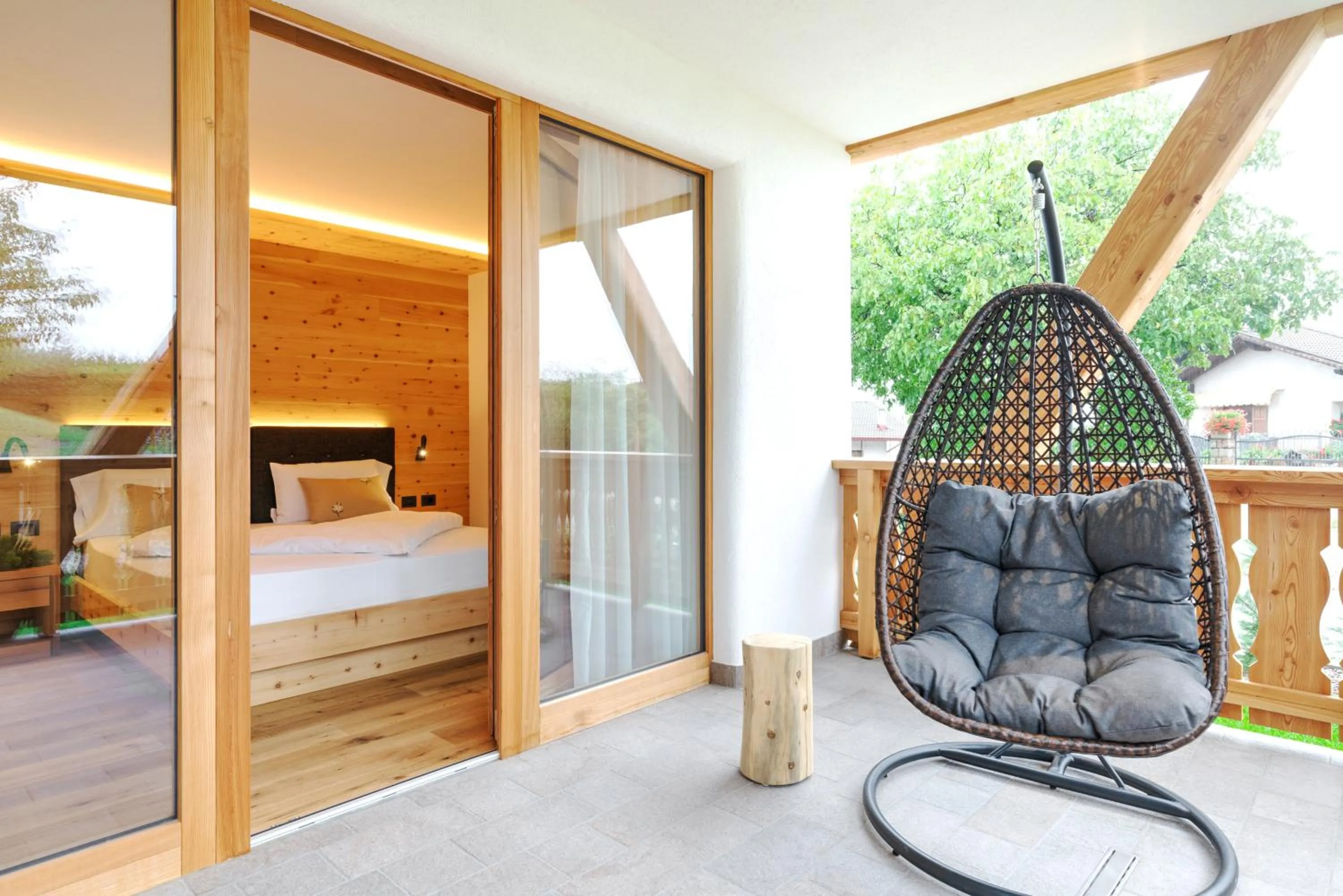 Patio, Bed in Pineta Nature Resort - Wellness & SPA