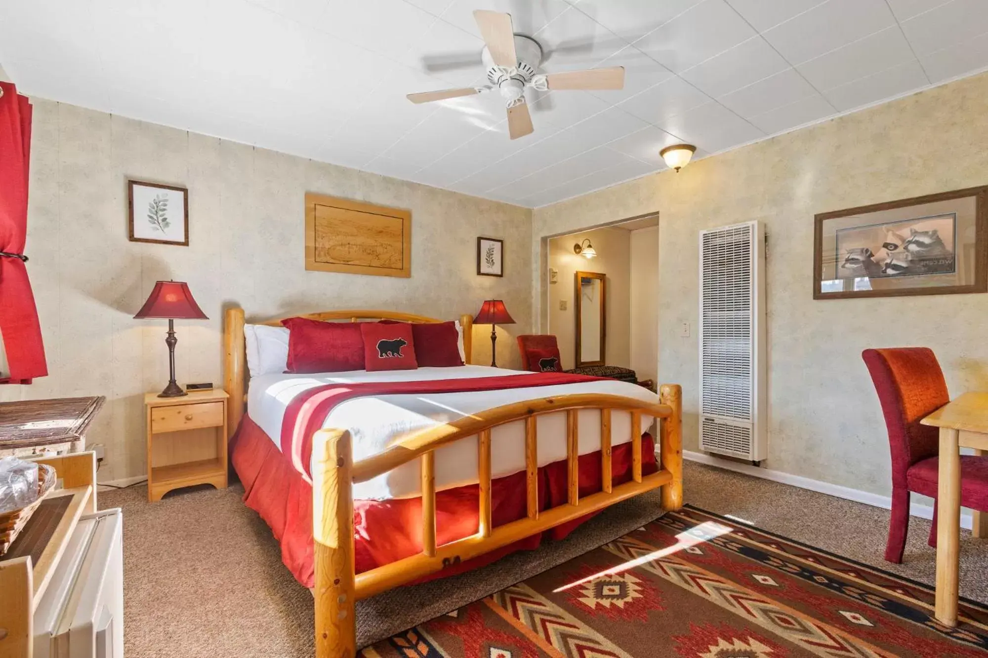 No. 5 King Room (Pet-friendly) in Mother Nature's Inn No. 5 King Room (Pet-friendly) in Mother Nature's Inn