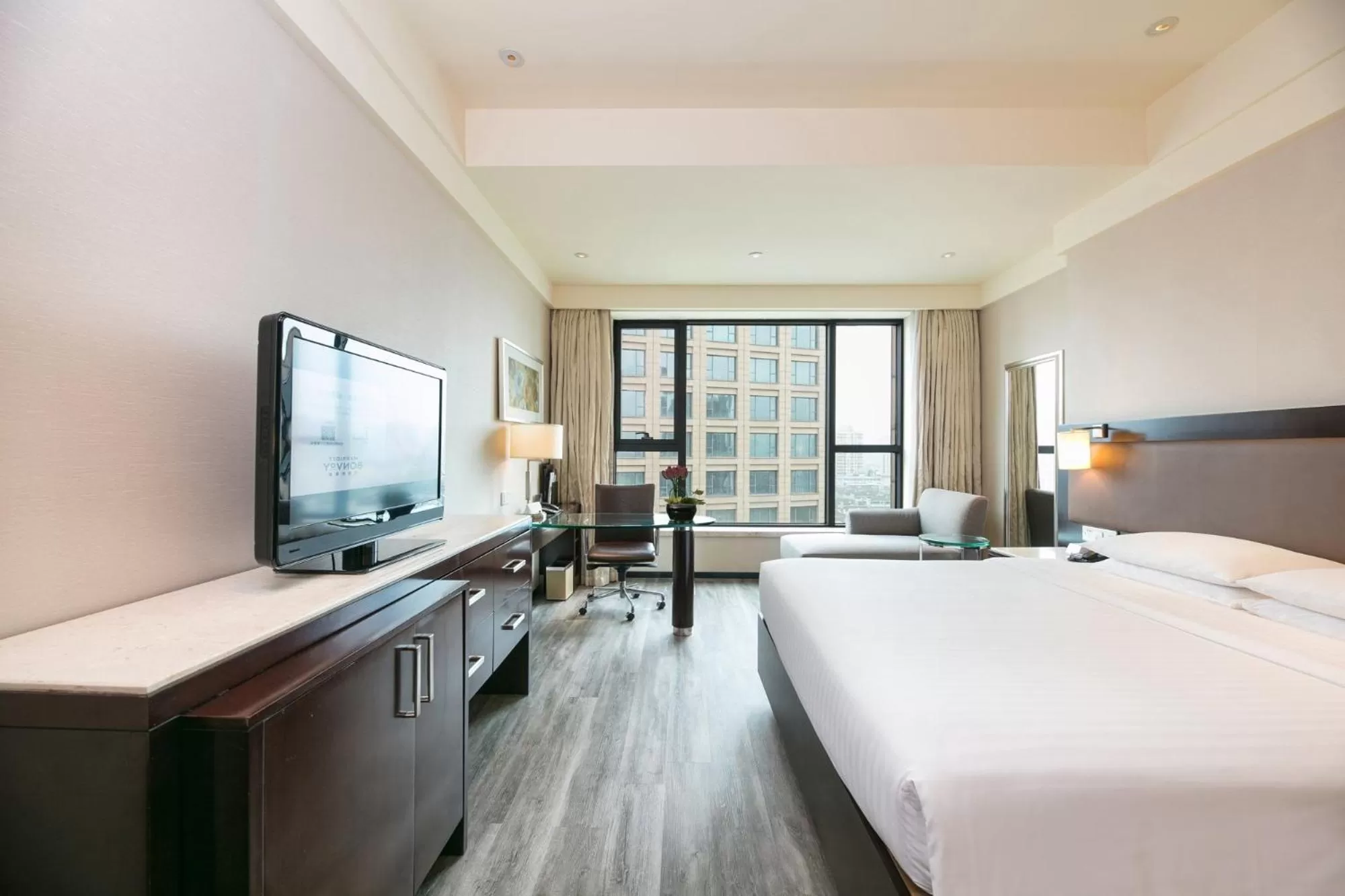 Photo of the whole room, Bed in Courtyard by Marriott Hangzhou Wulin
