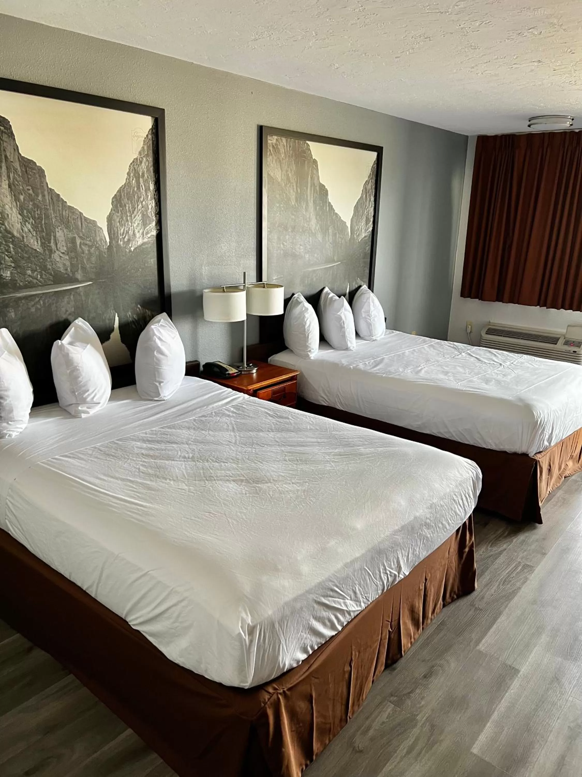 Bedroom, Bed in Super 8 by Wyndham Sealy