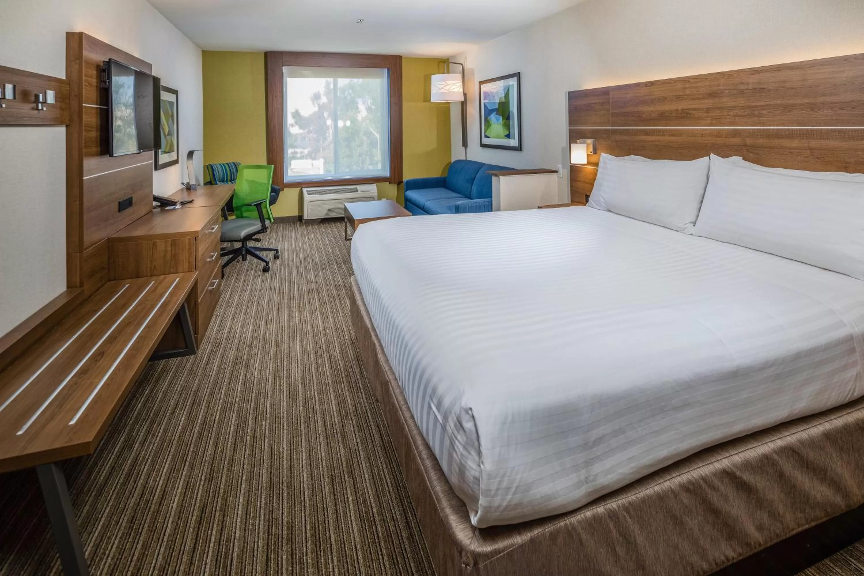 Photo of the whole room, Bed in Holiday Inn Express Hotel & Suites Modesto-Salida by IHG