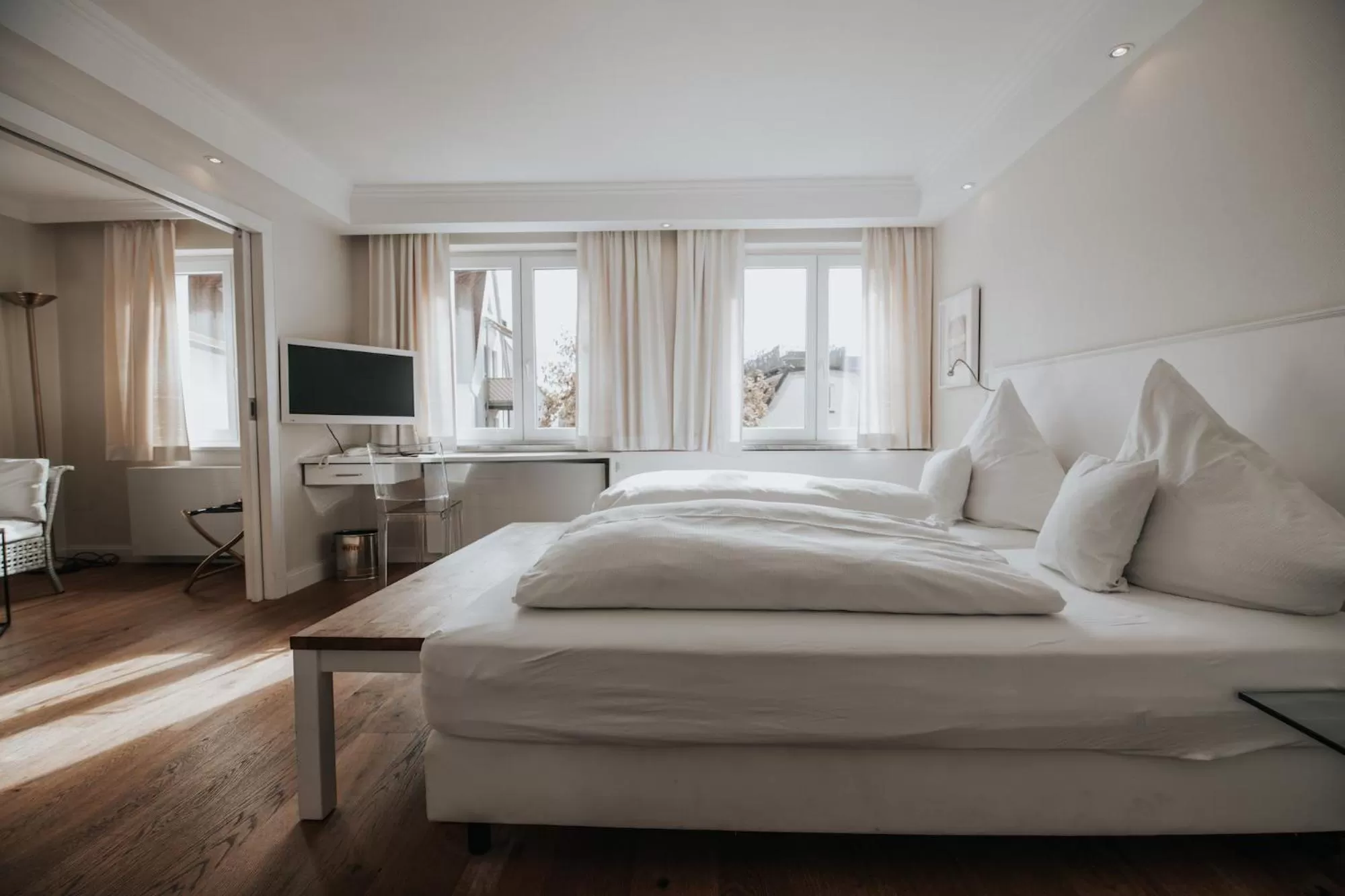 Communal lounge/ TV room, Bed in Boutique Hotel am Rathaus - Reblaus