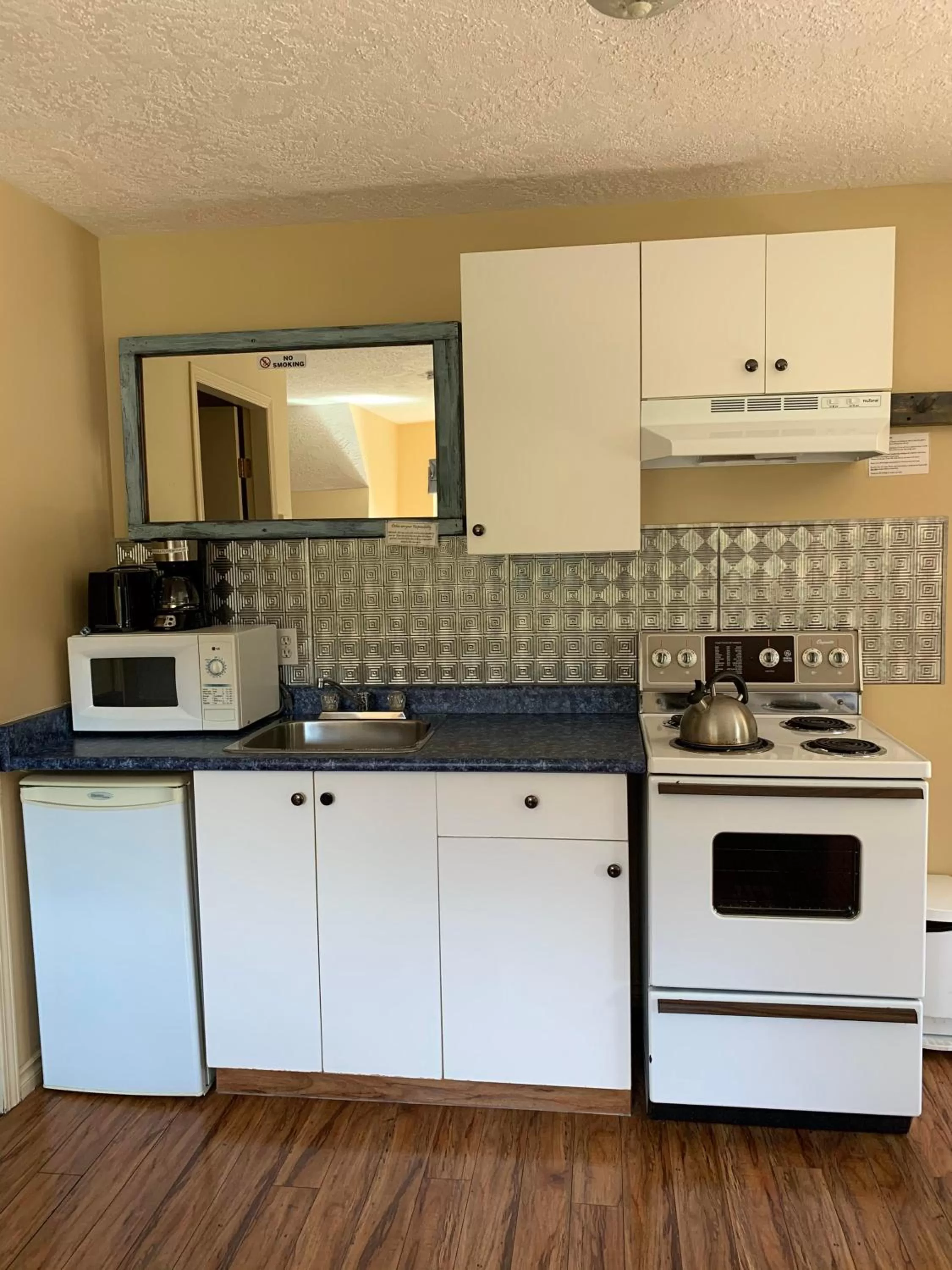 Kitchen or kitchenette in Wild Coast Wilderness Resort