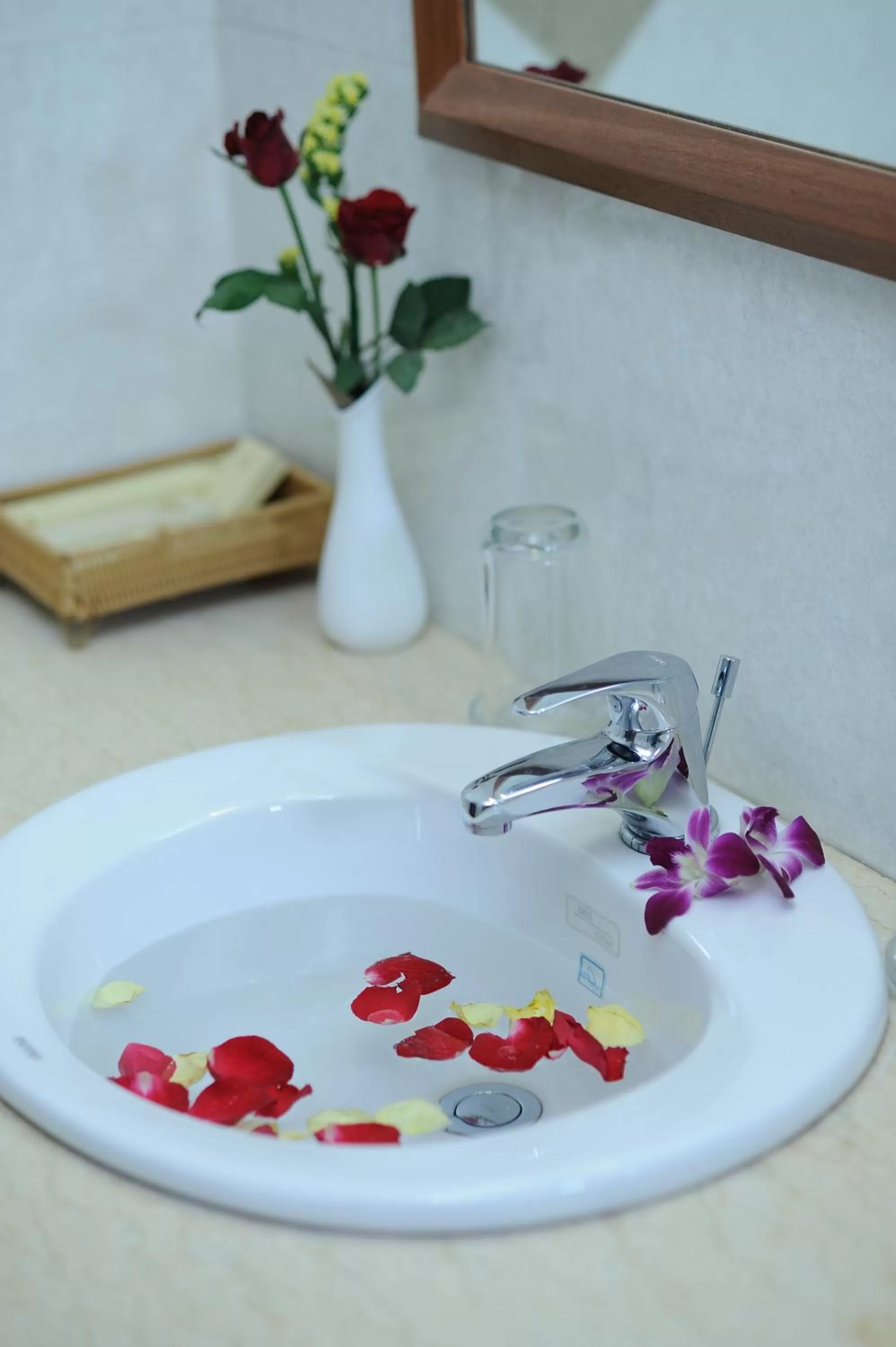 Shower in Hoang Yen Hotel