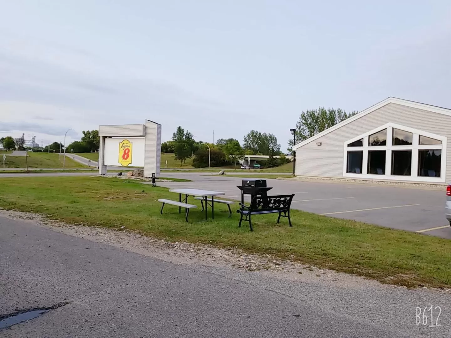 BBQ facilities in Super 8 by Wyndham Glenwood