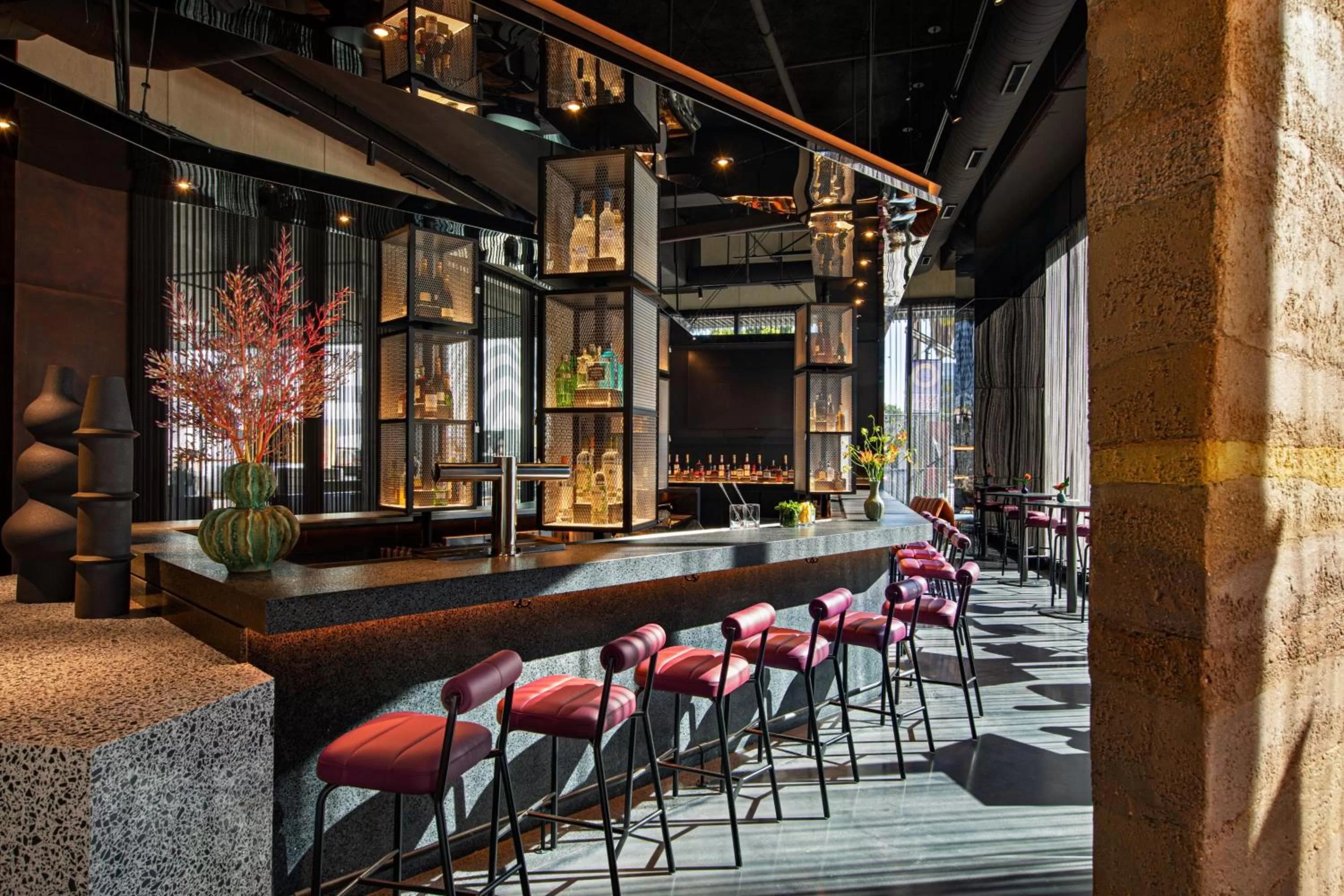 Lounge or bar in Moxy Downtown Los Angeles
