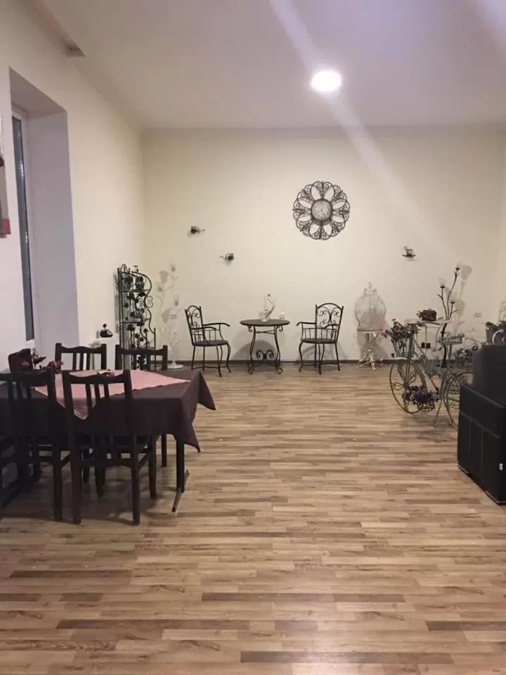 Restaurant/Places to Eat in Hotel Newland