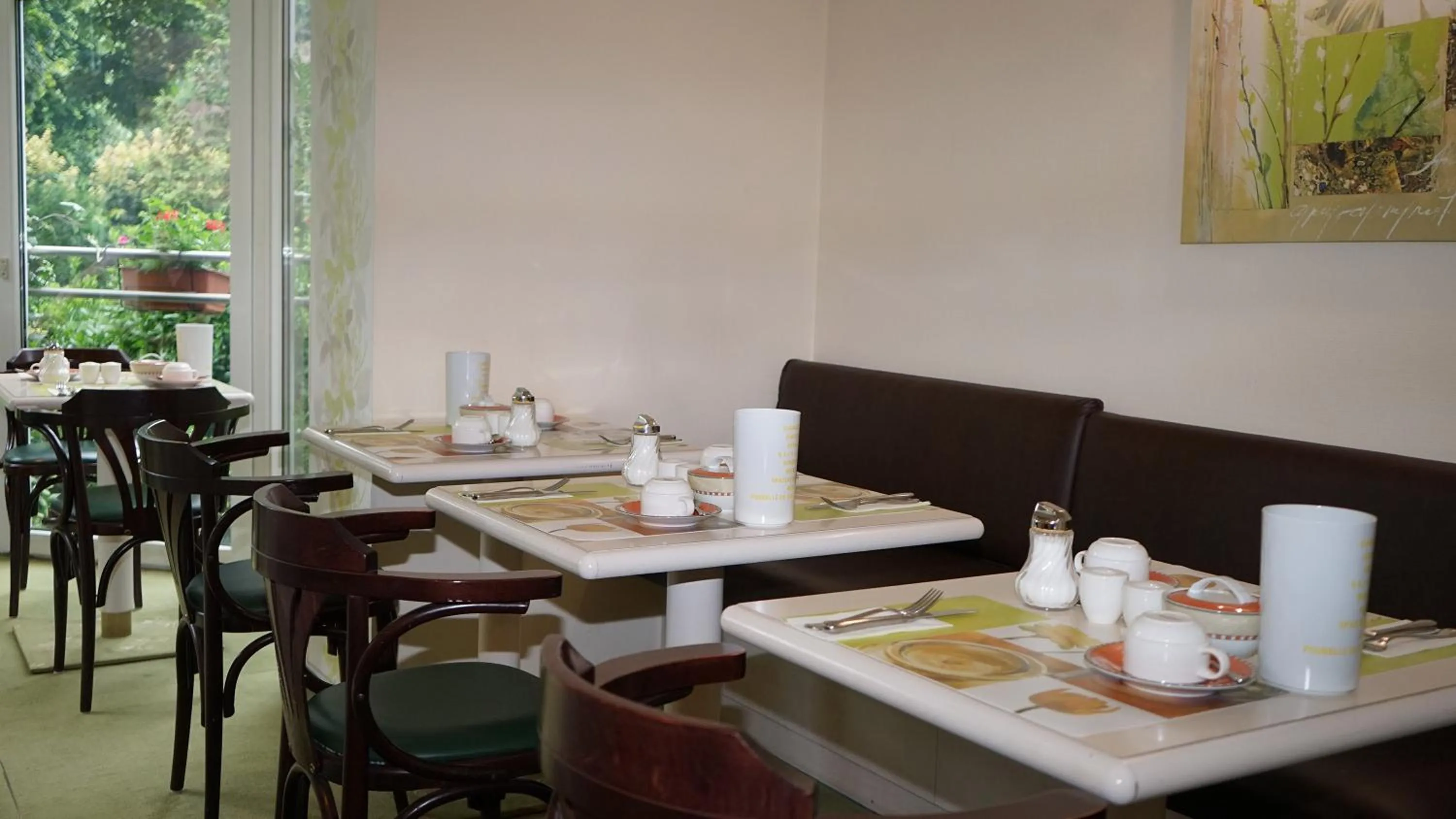 Restaurant/places to eat in Entrée Groß Borstel Garni Hotel