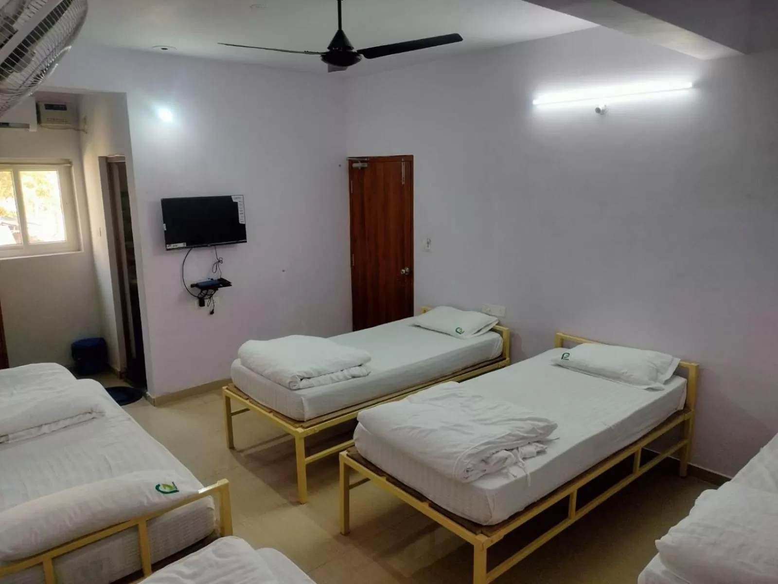 Bed in HOTEL PURI GREENS