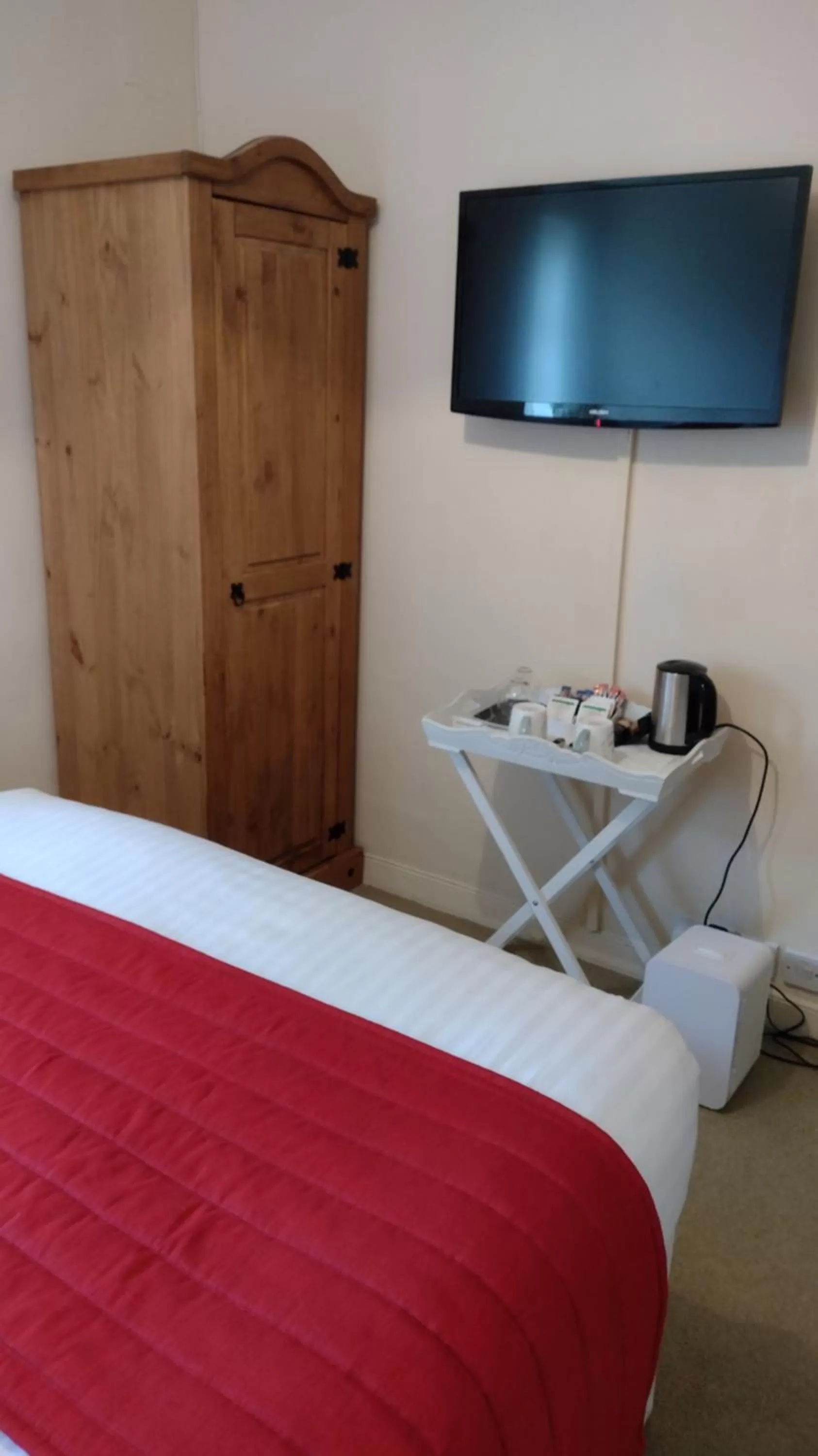 Bedroom, Bed in Buckley Farmhouse B & B