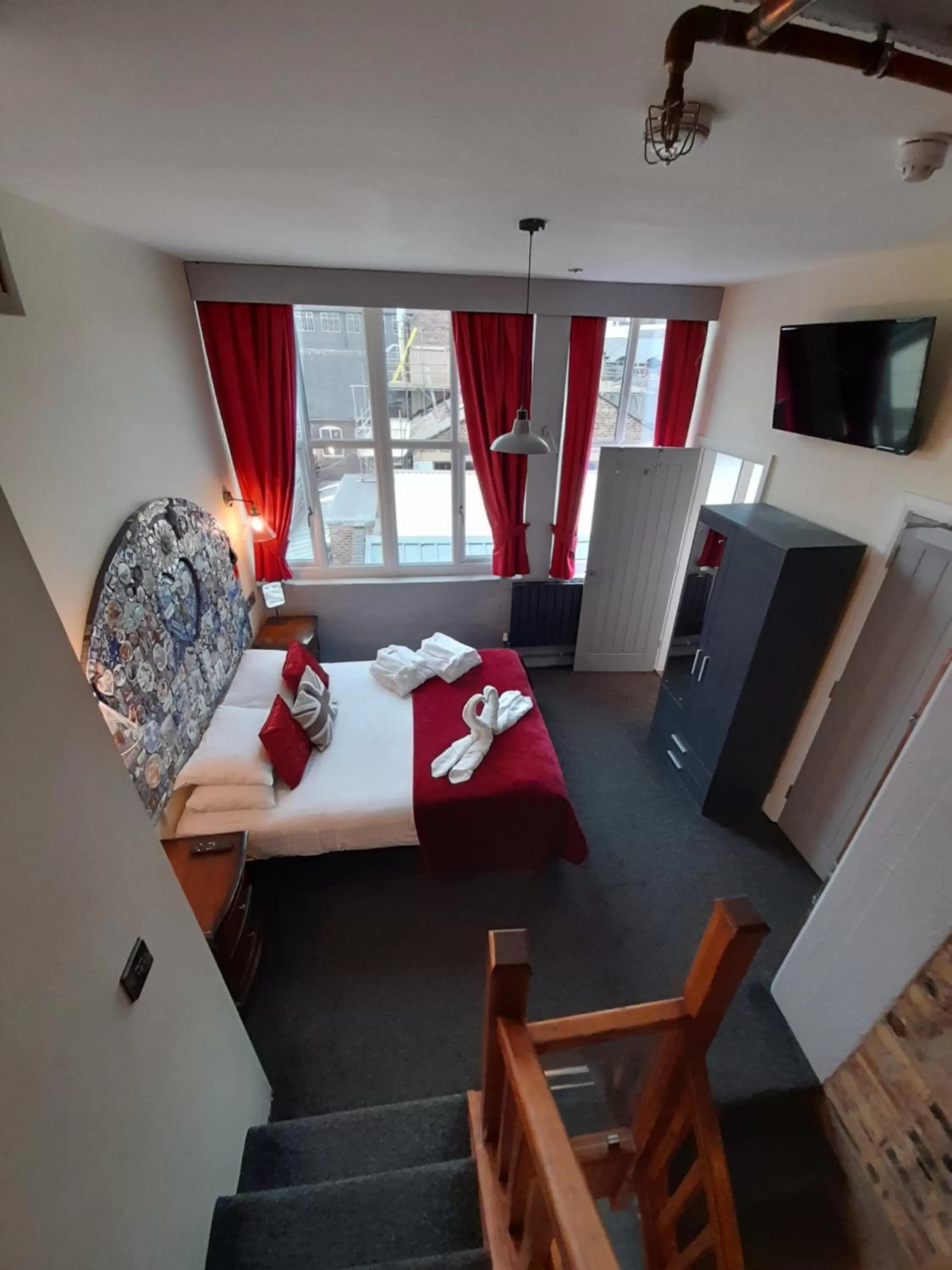 Photo of the whole room, Bed in Potbank