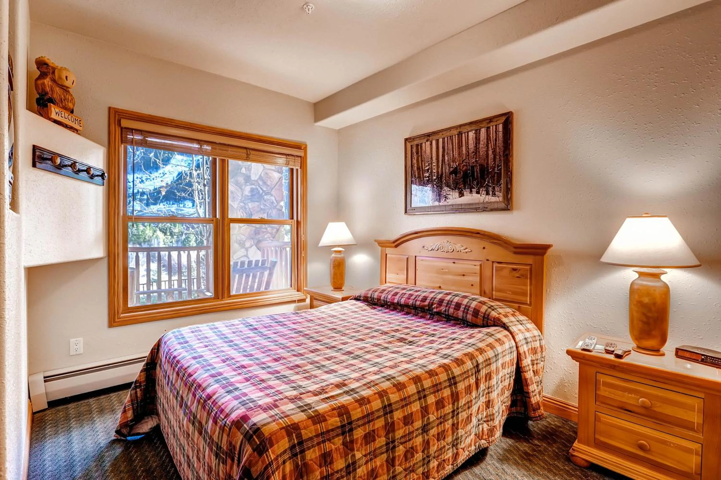 Photo of the whole room, Bed in Gateway Mountain Lodge, A Vail Resorts Property