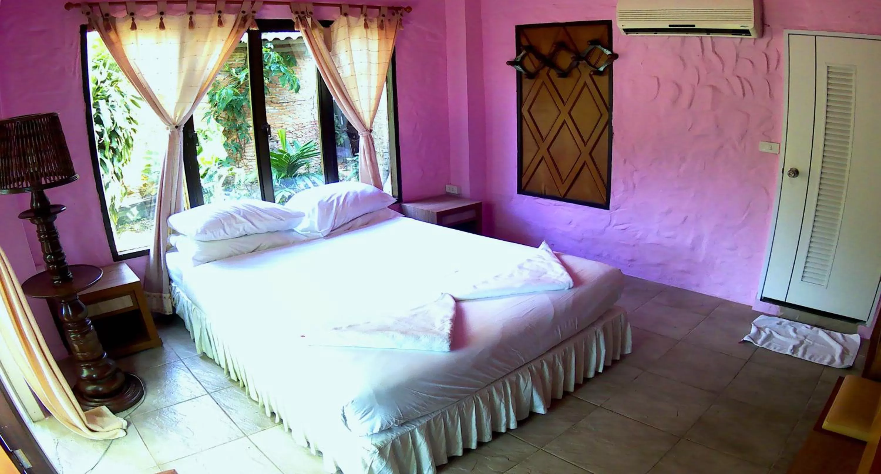 Photo of the whole room, Bed in Sea-Sun Bungalow & Resort
