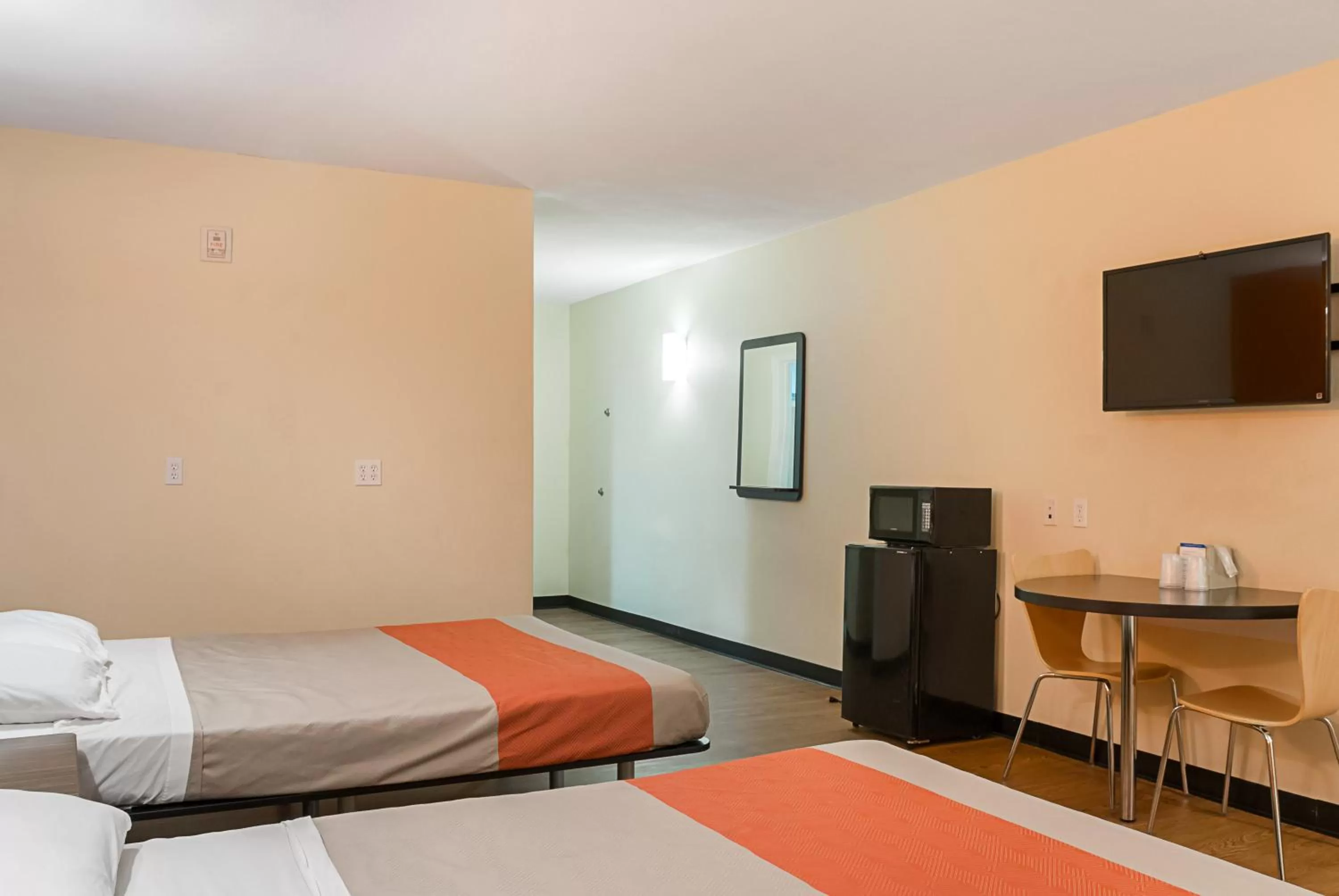 Bedroom, Bed in Motel 6-New Orleans, LA - Near Downtown
