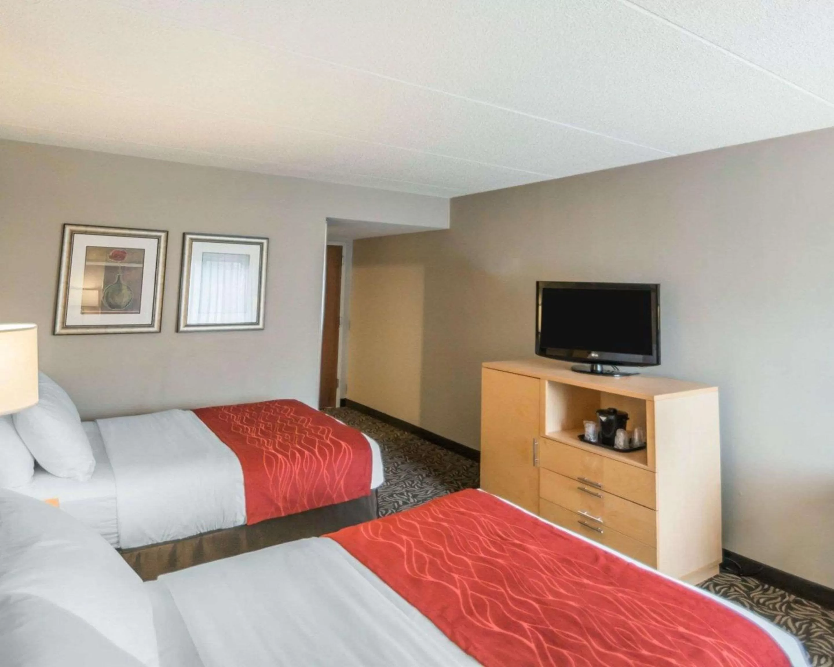 Photo of the whole room, Bed in Comfort Inn - NYS Fairgrounds