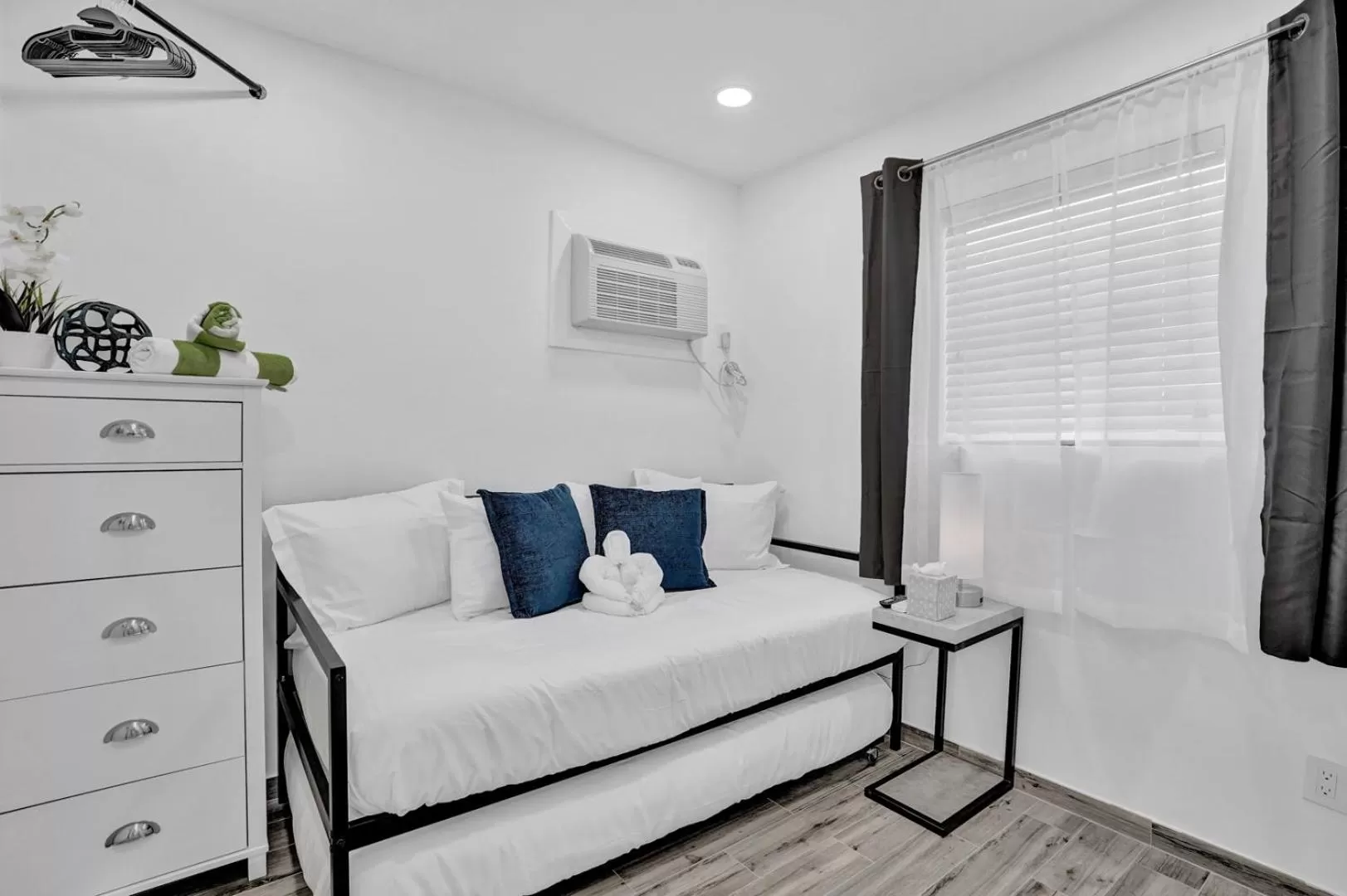 Other, Bed in Fillmore Suits