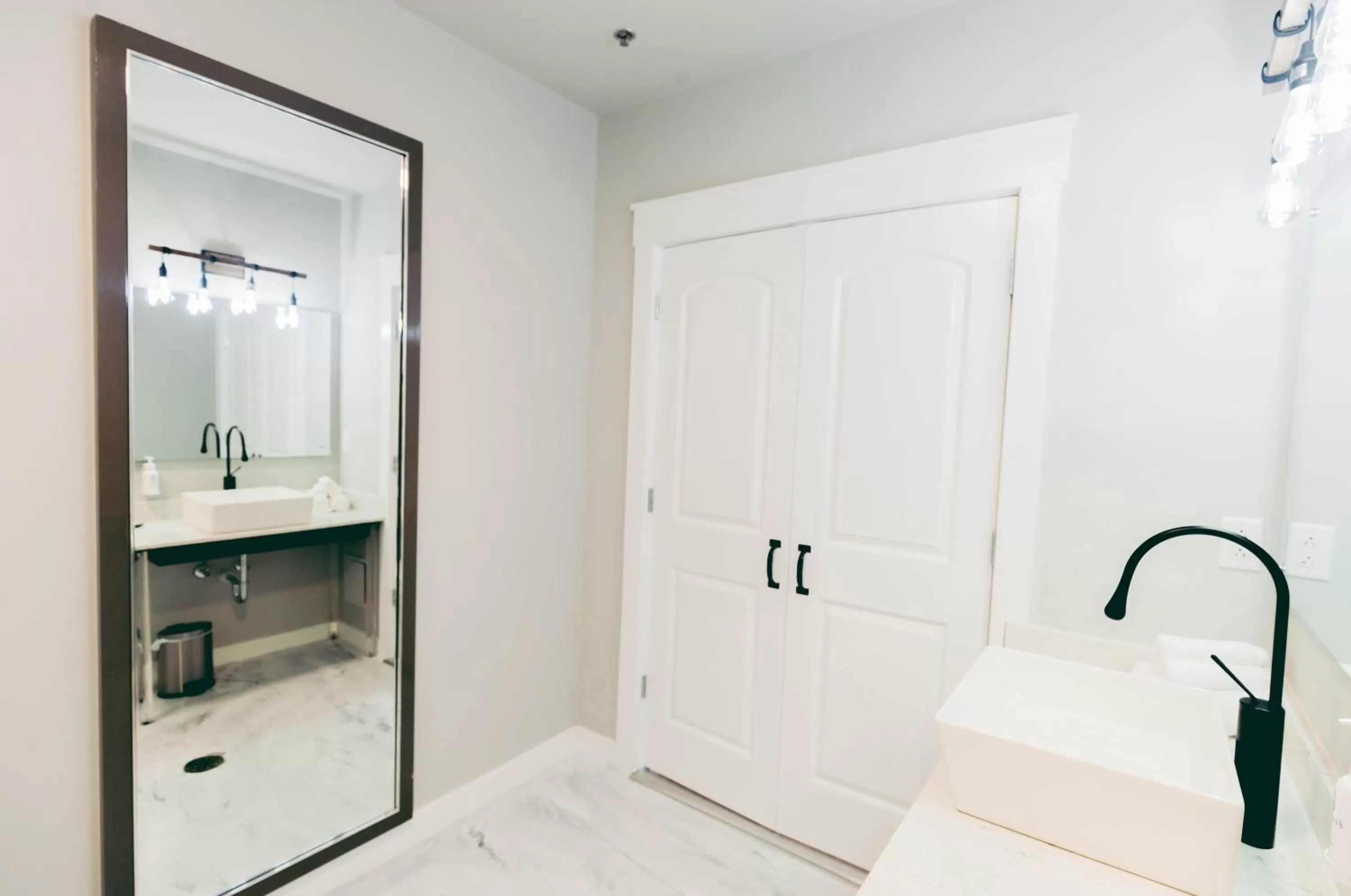 River Sirens Hotel-Contactless Check in Hotel