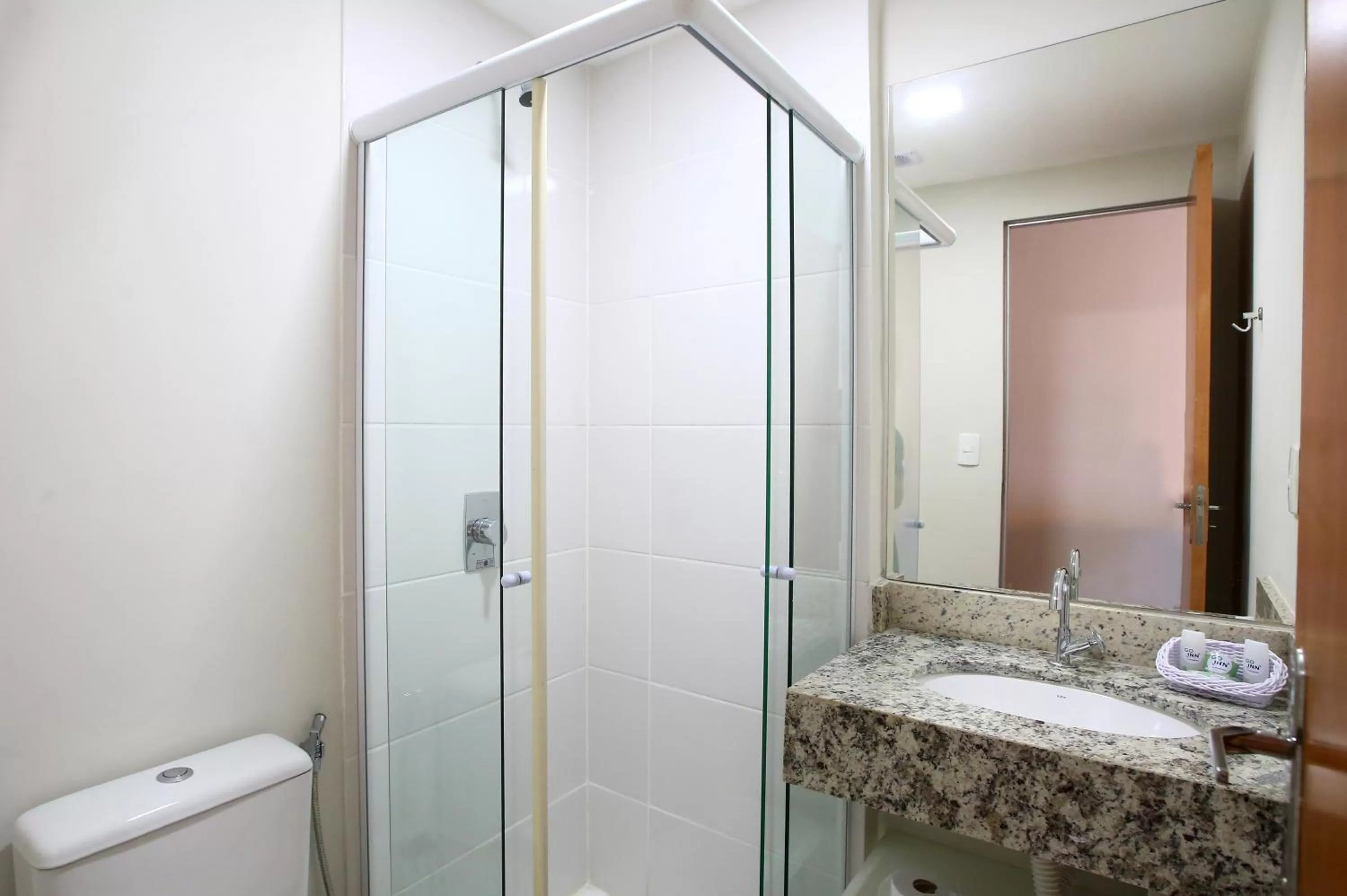 Bathroom in Go Inn Contagem - MG