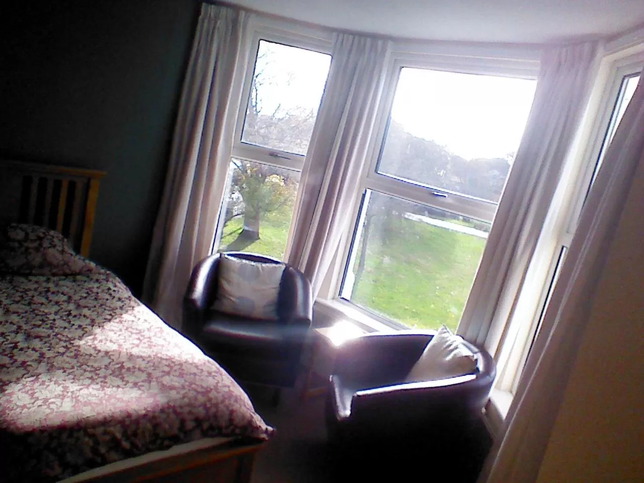 Photo of the whole room, Bed in Mountbatten Hotel