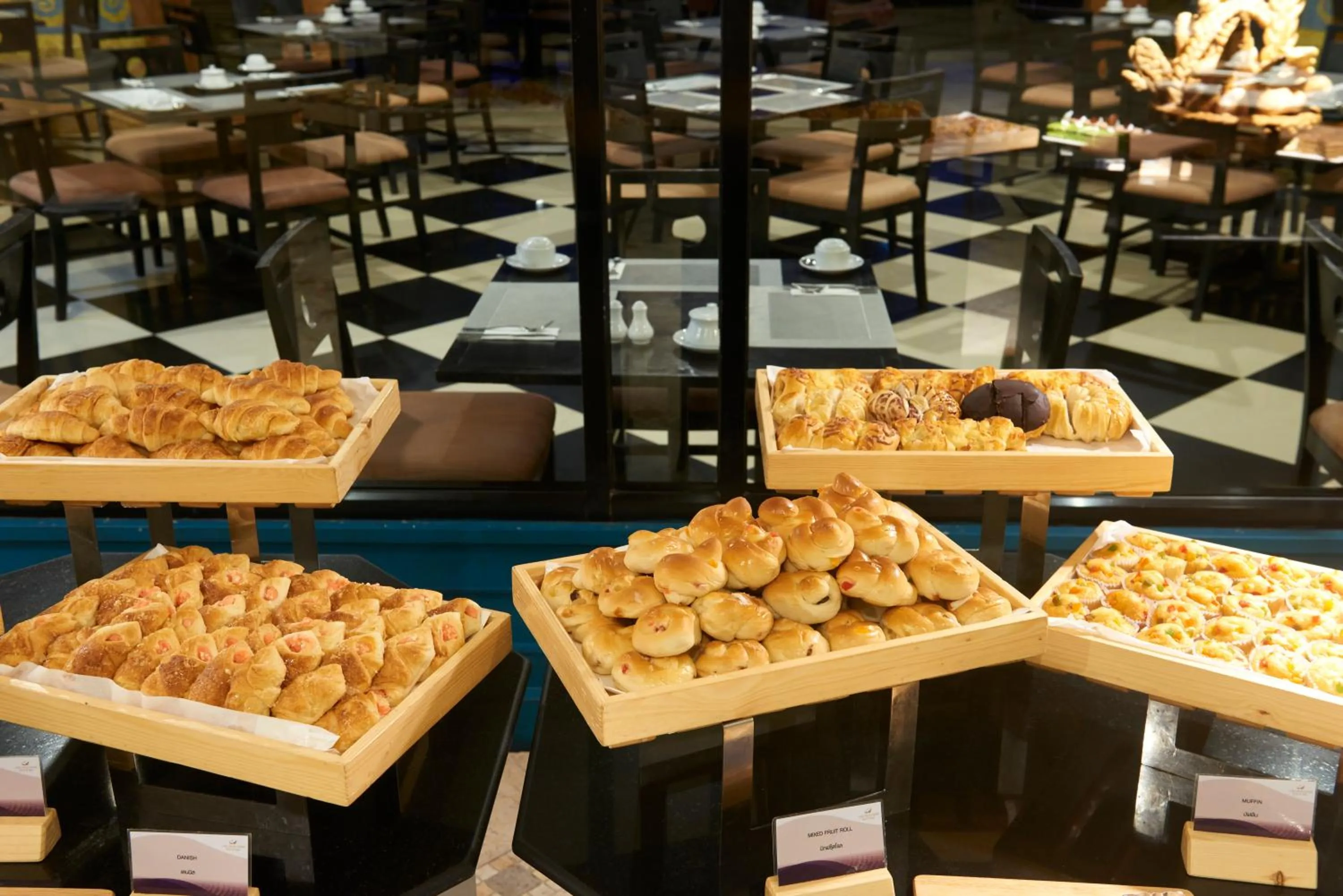 Buffet breakfast in Long Beach Garden Hotel & Pavilions