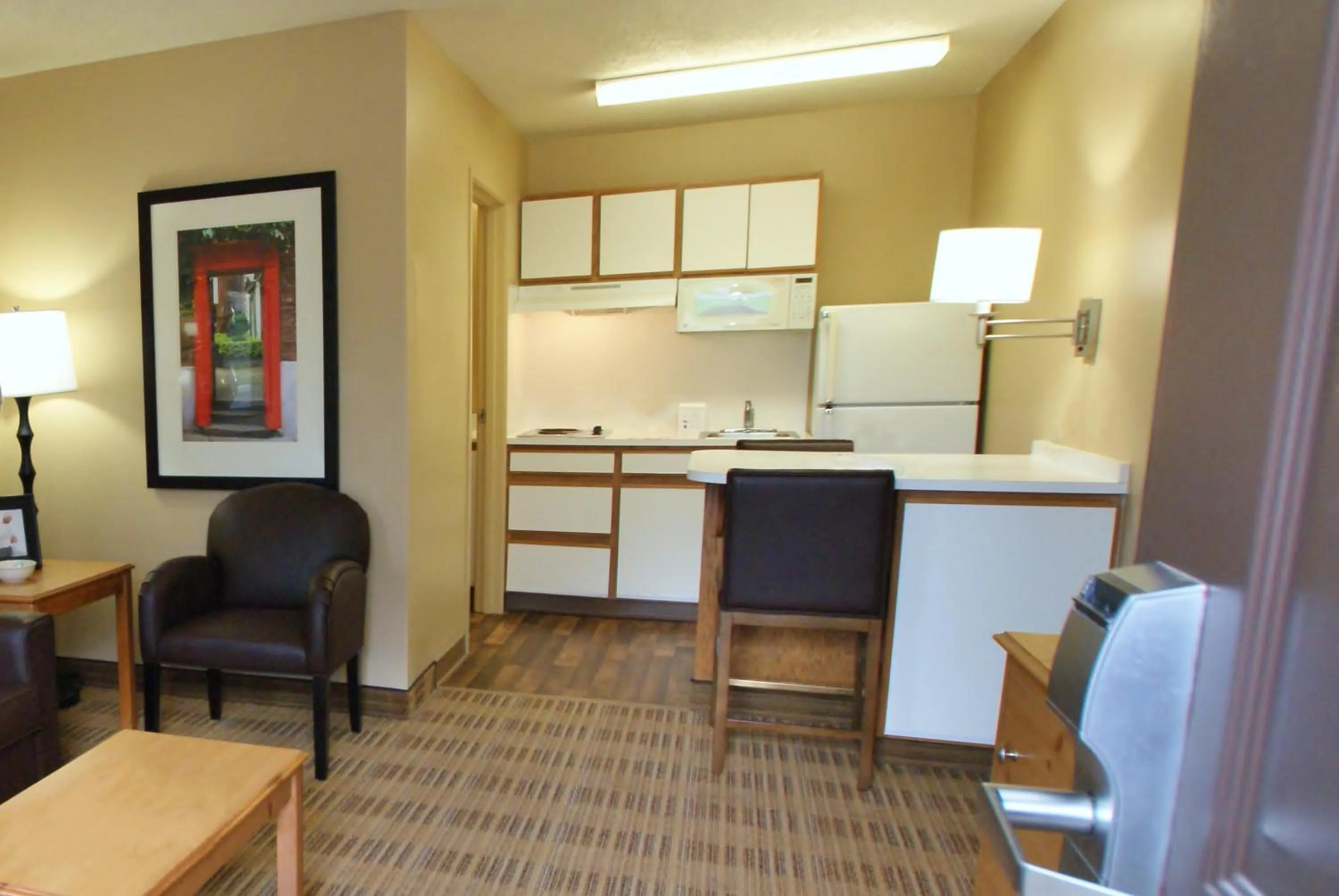 Kitchen or kitchenette in Extended Stay America Suites - Portland - Tigard