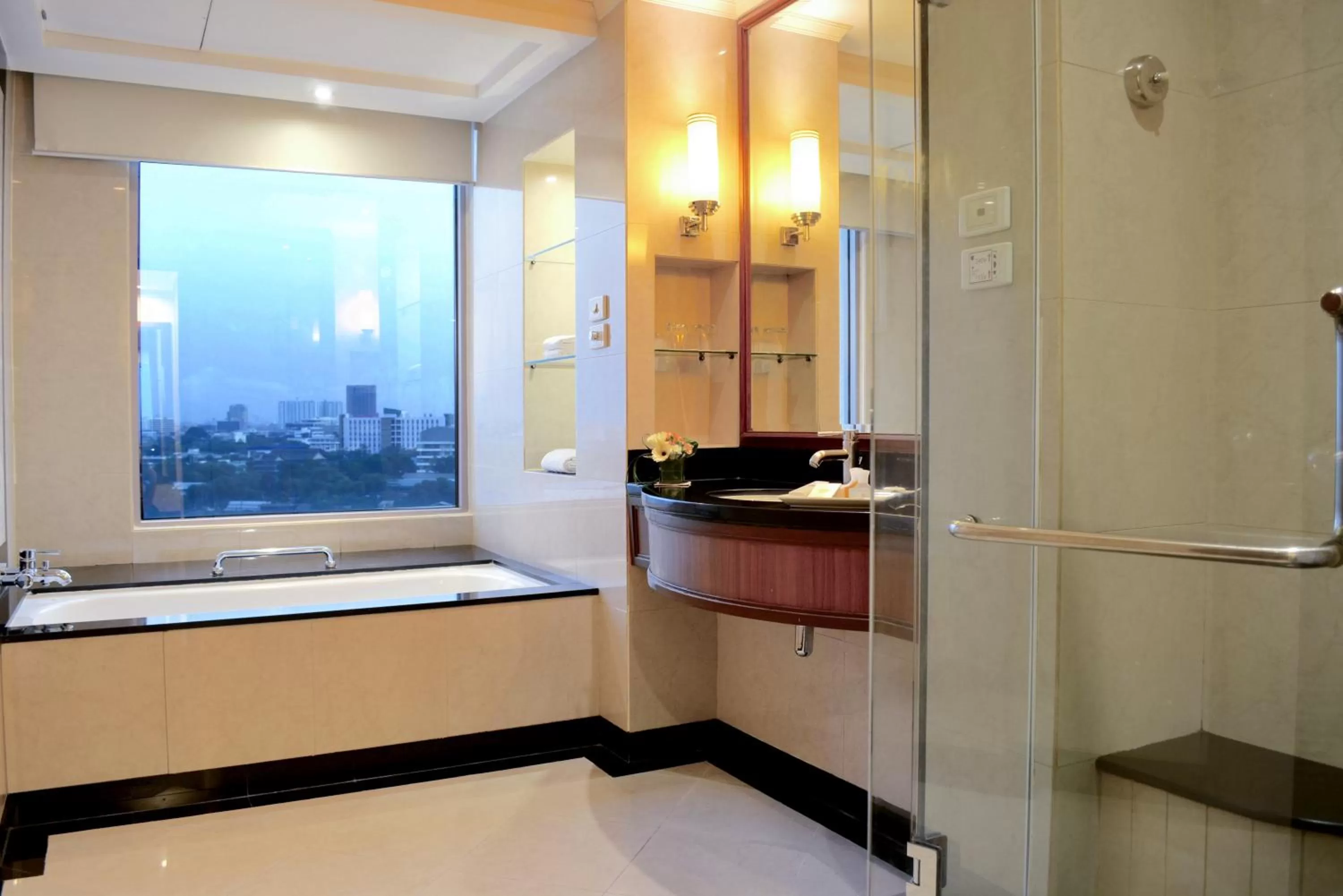 Bathroom in Rama Gardens Hotel Bangkok