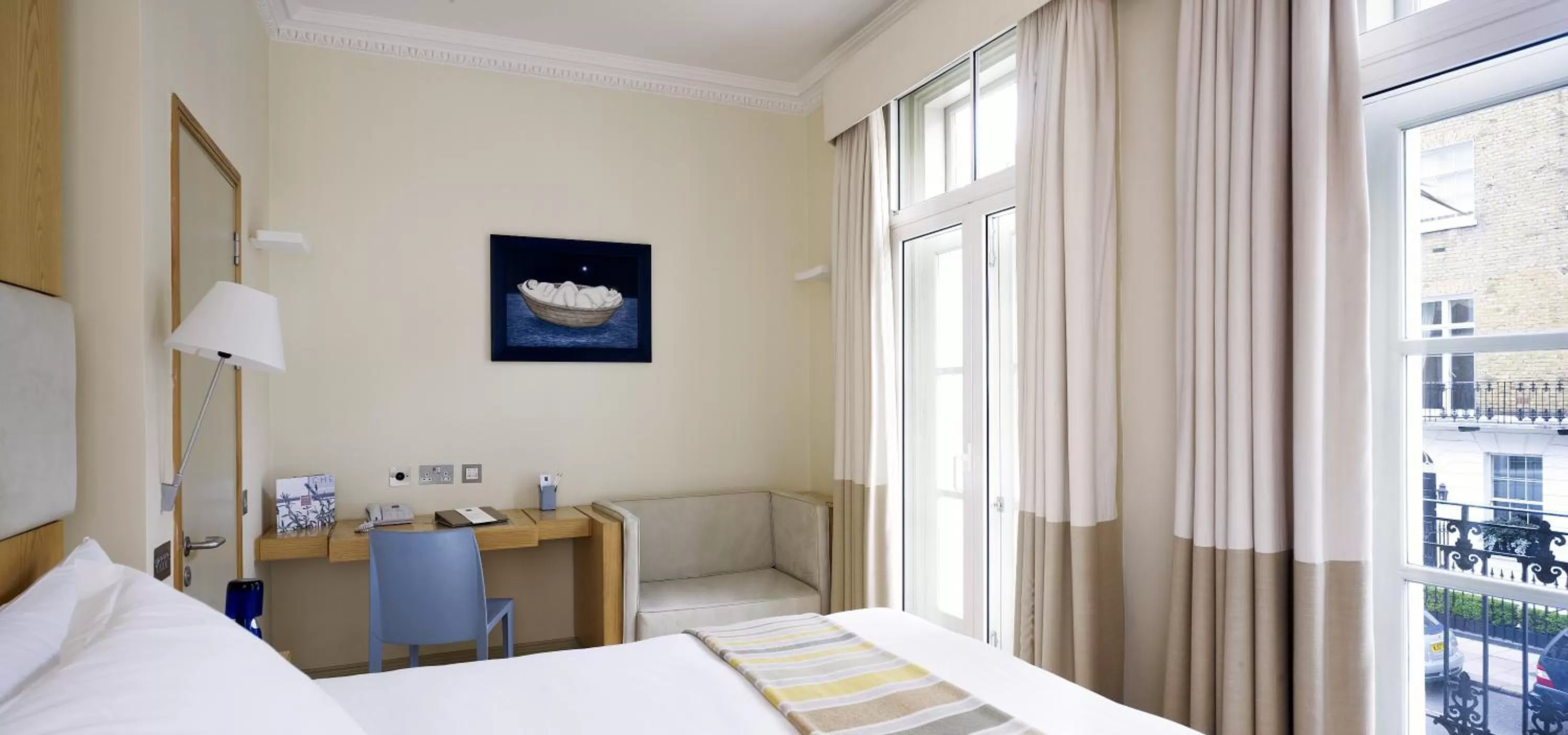 Bedroom, Bed in Sydney House Chelsea