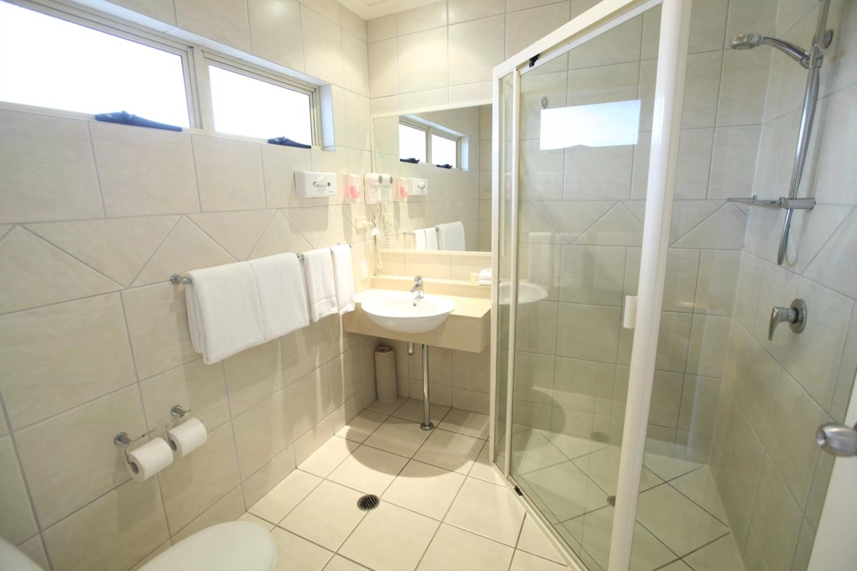 Bathroom in Red Bridge Motor Inn