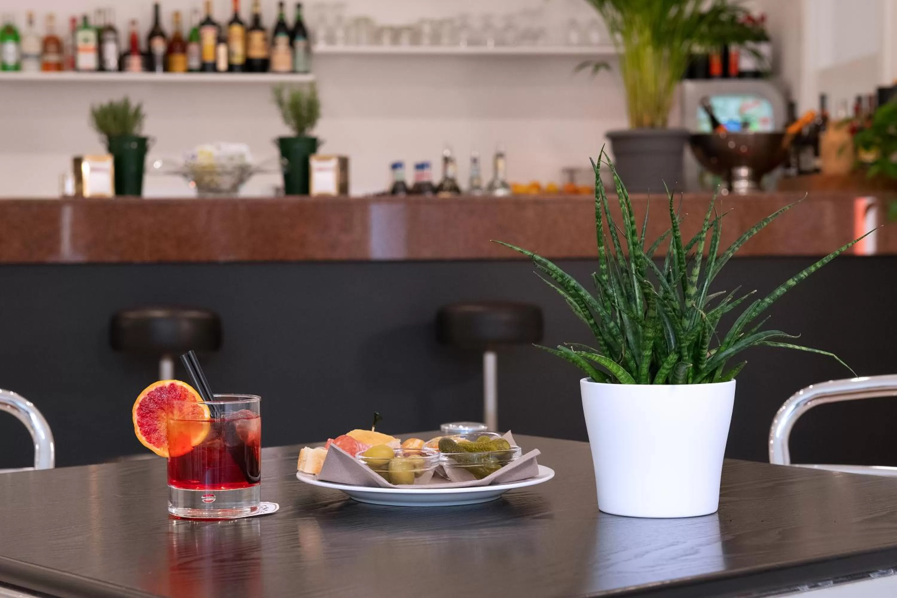 Lounge or bar in CDH Hotel Modena