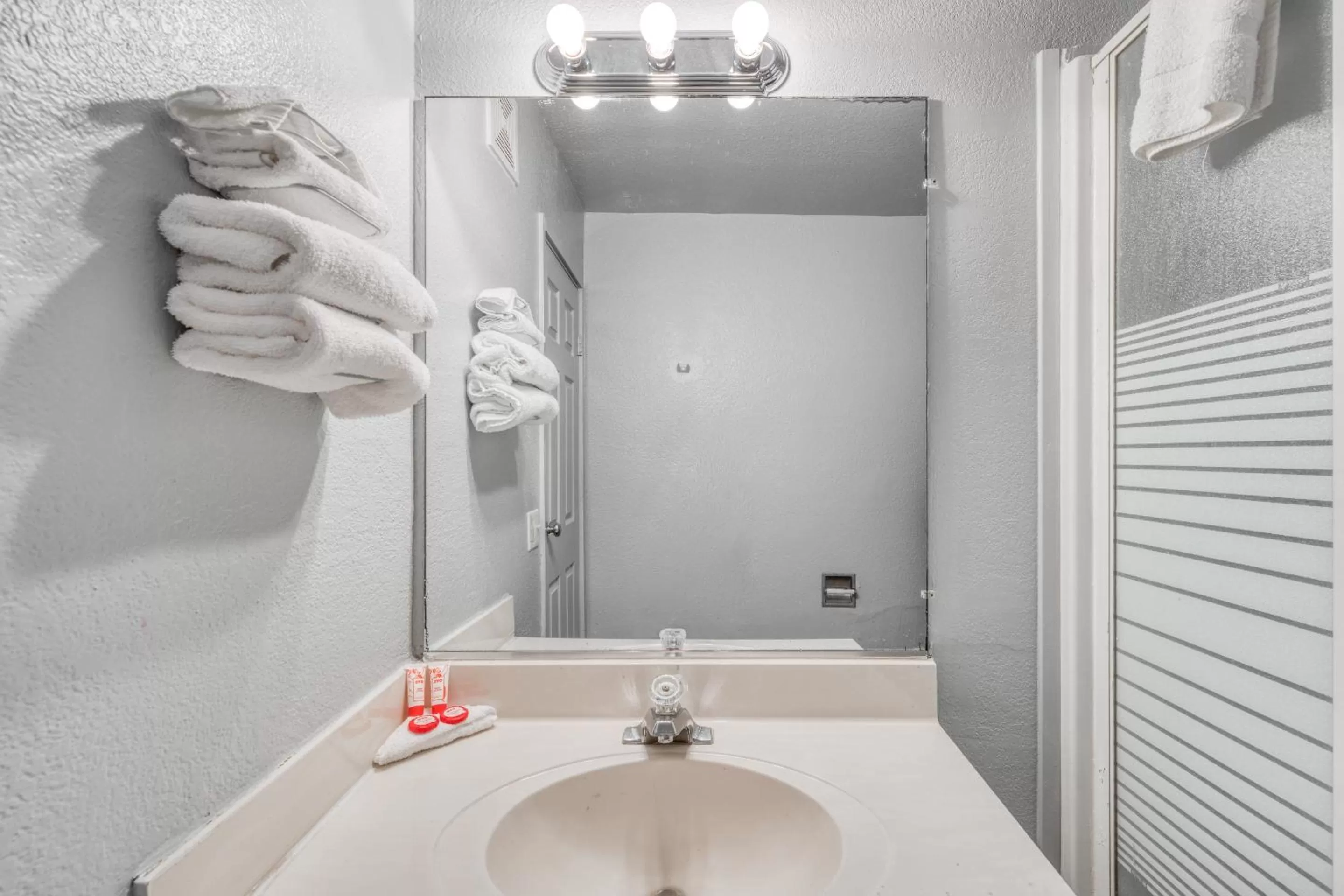 Area and facilities in OYO Hotel Houston Southwest I-69