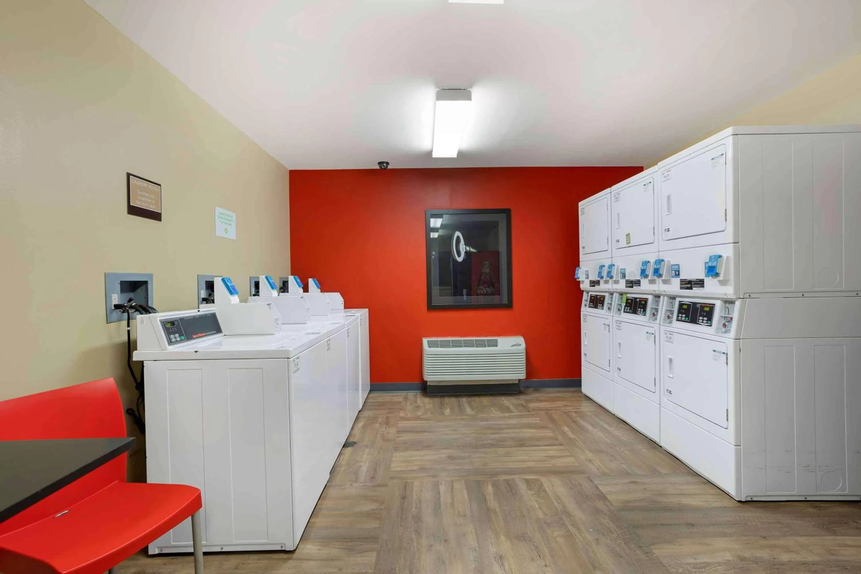 Property building in Extended Stay America Select Suites - Springfield - South