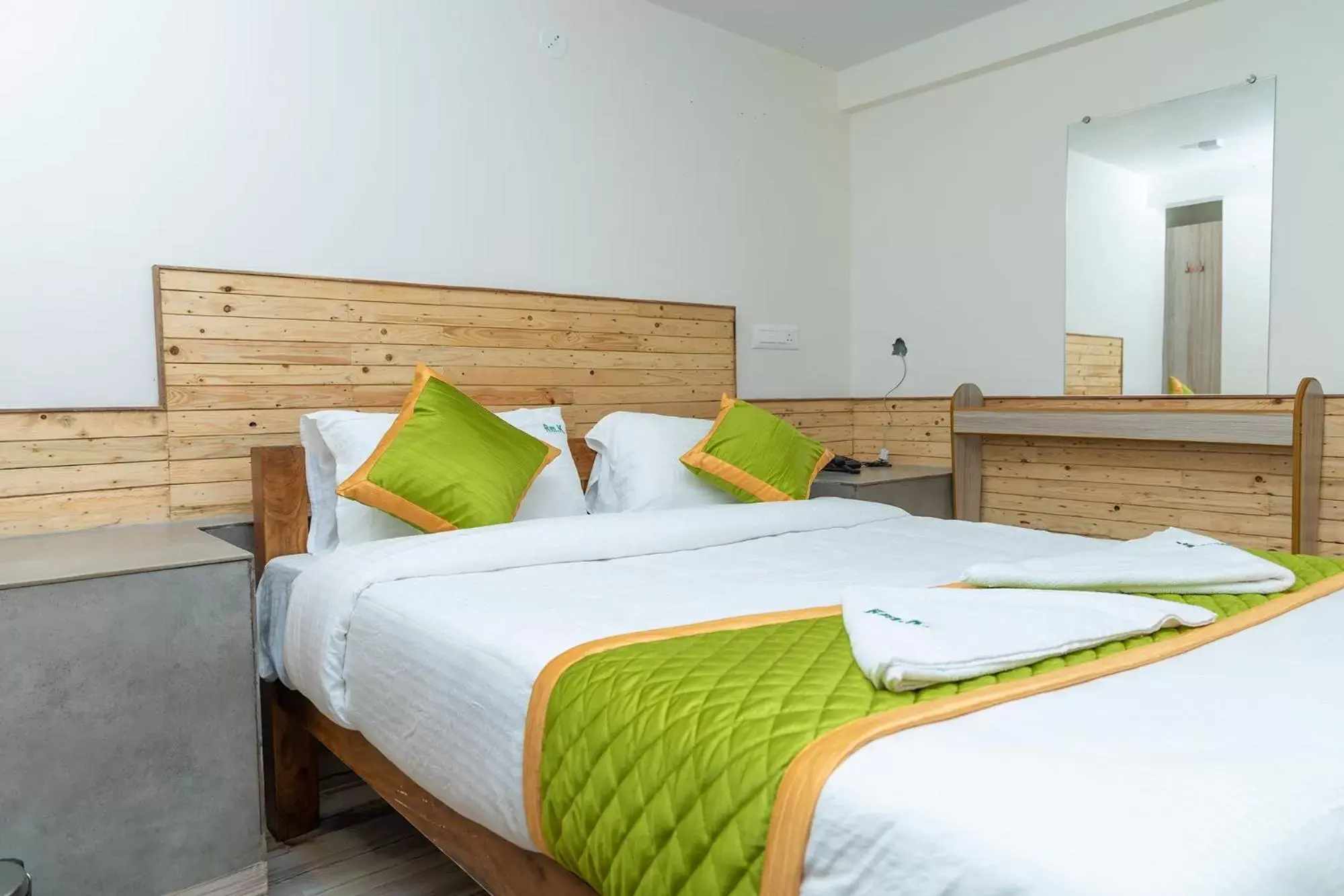 Deluxe Room - single occupancy in FabExpress RMK Nest - Nr Chettiar Park Deluxe Room - single occupancy in FabExpress RMK Nest - Nr Chettiar Park