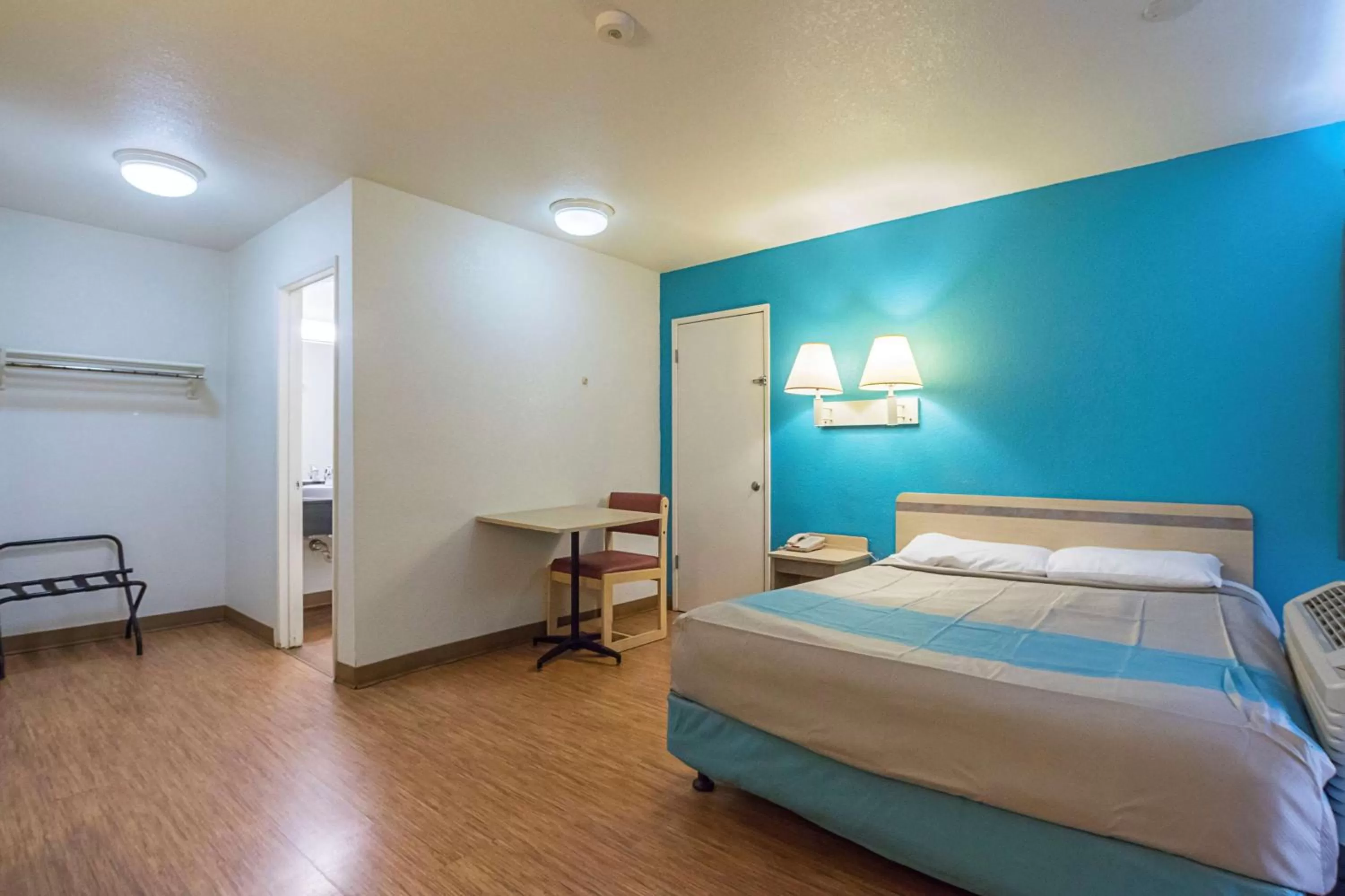 Photo of the whole room, Bed in Motel 6-Rochester, MN