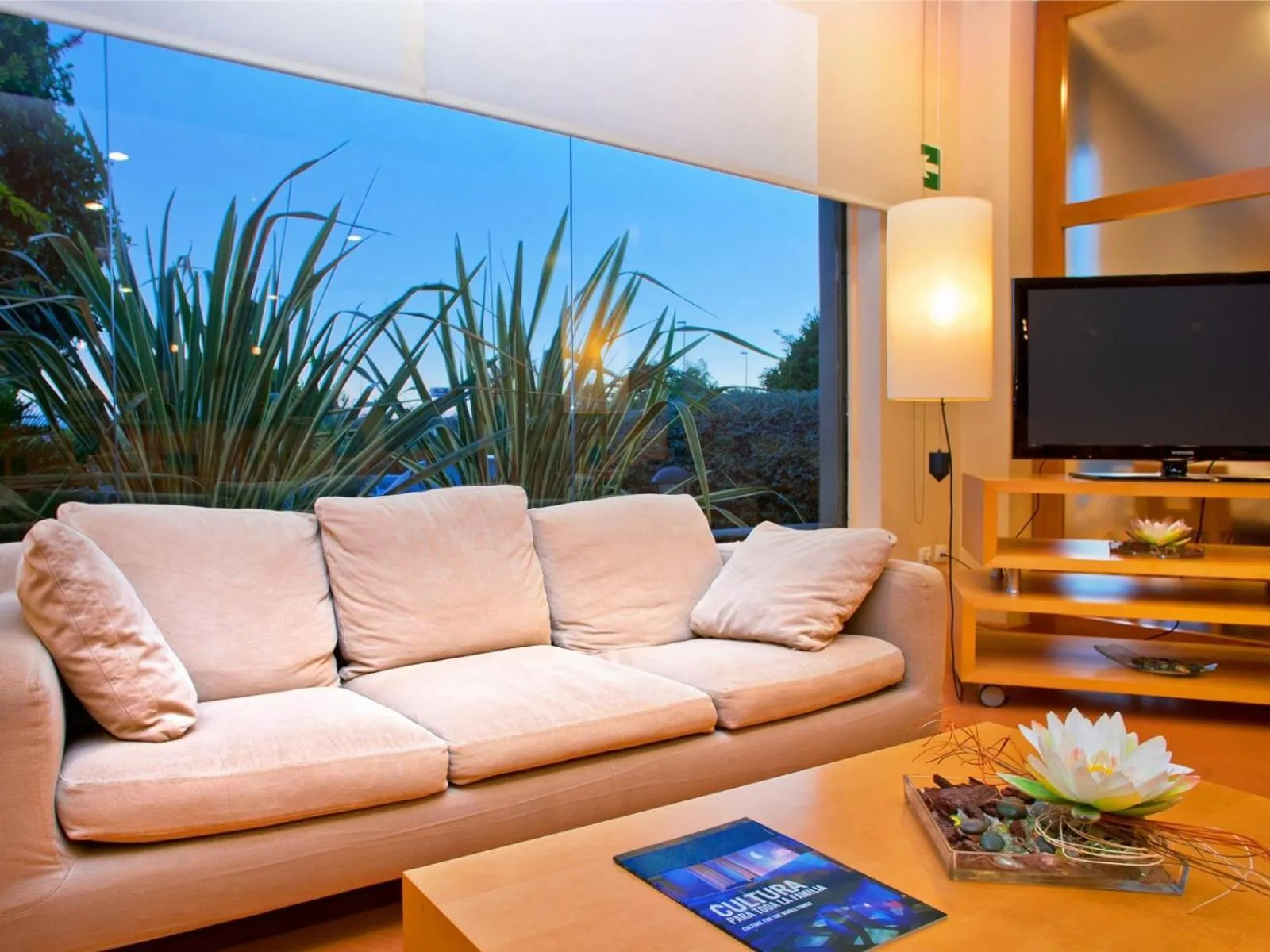 Communal lounge/ TV room in Flag Hotel Valencia