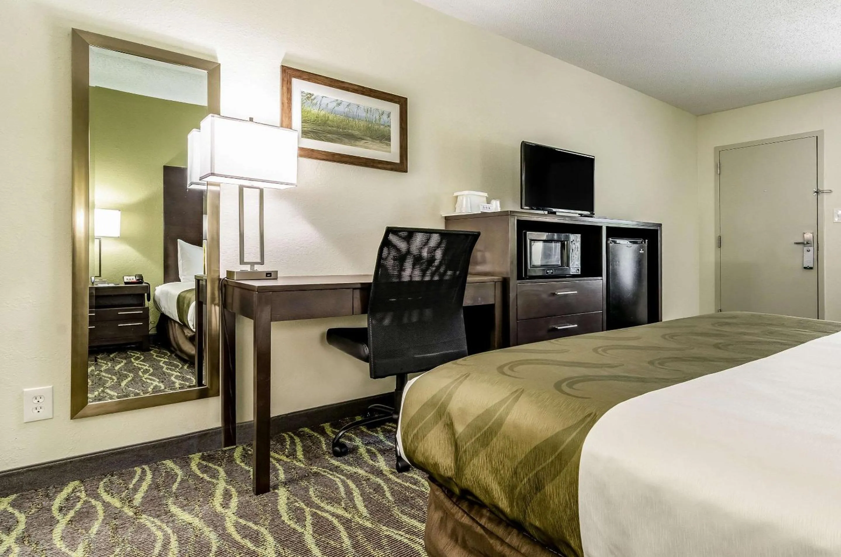 Photo of the whole room, Bed in Quality Inn & Suites Creedmoor - Butner