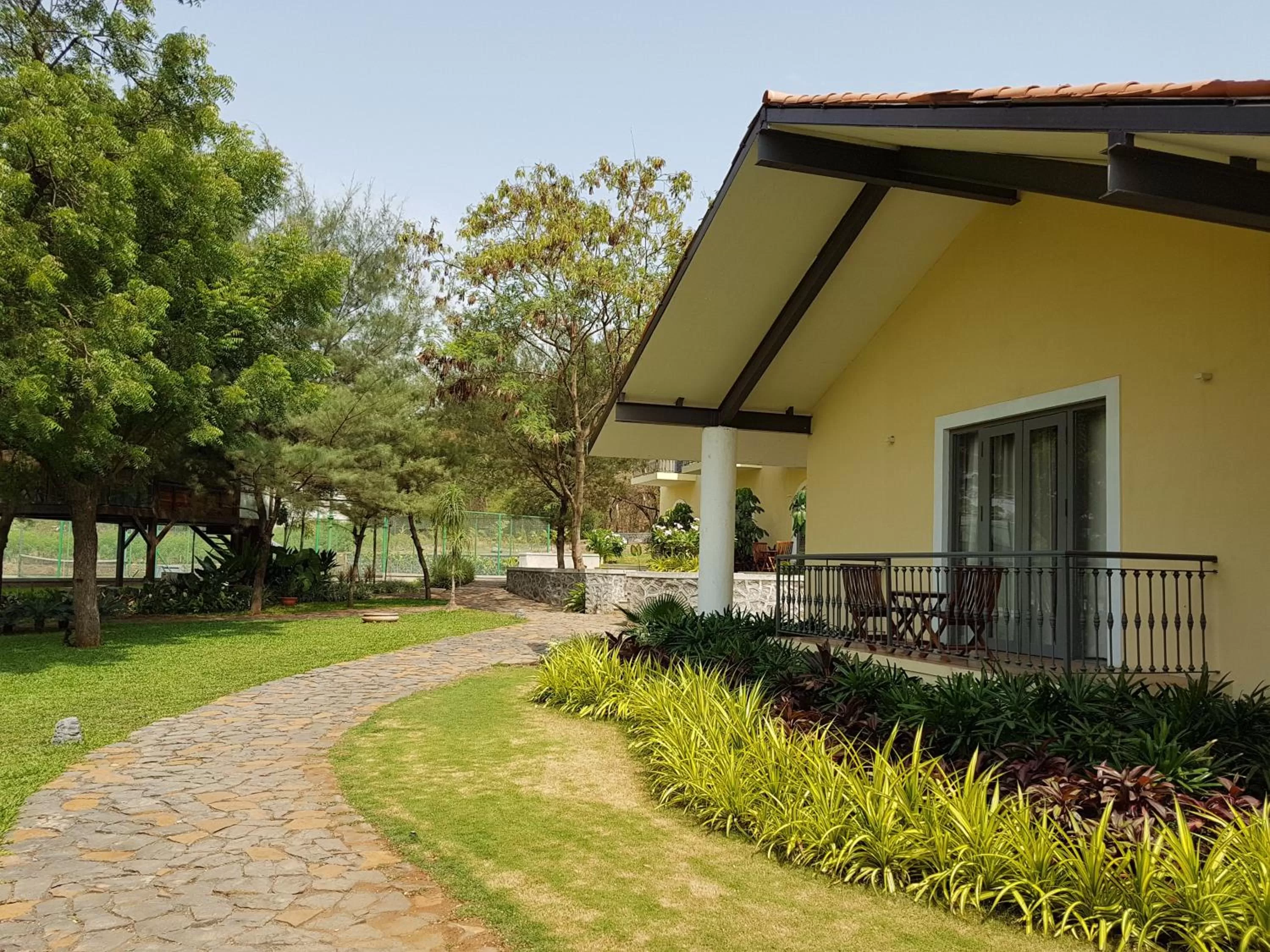 Garden, Property Building in The Source At Sula
