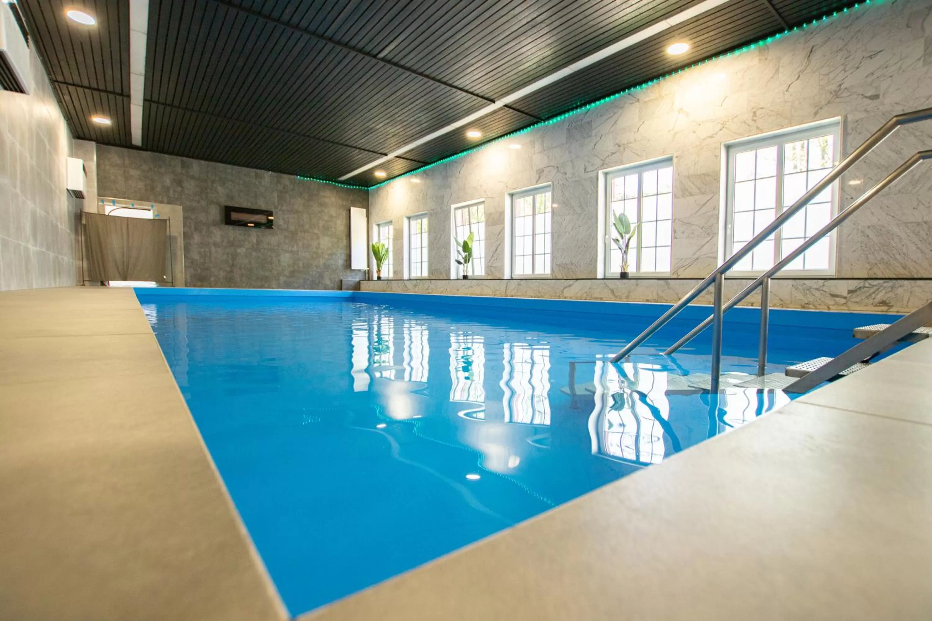 Pool view in El Capitan nähe Movie Park