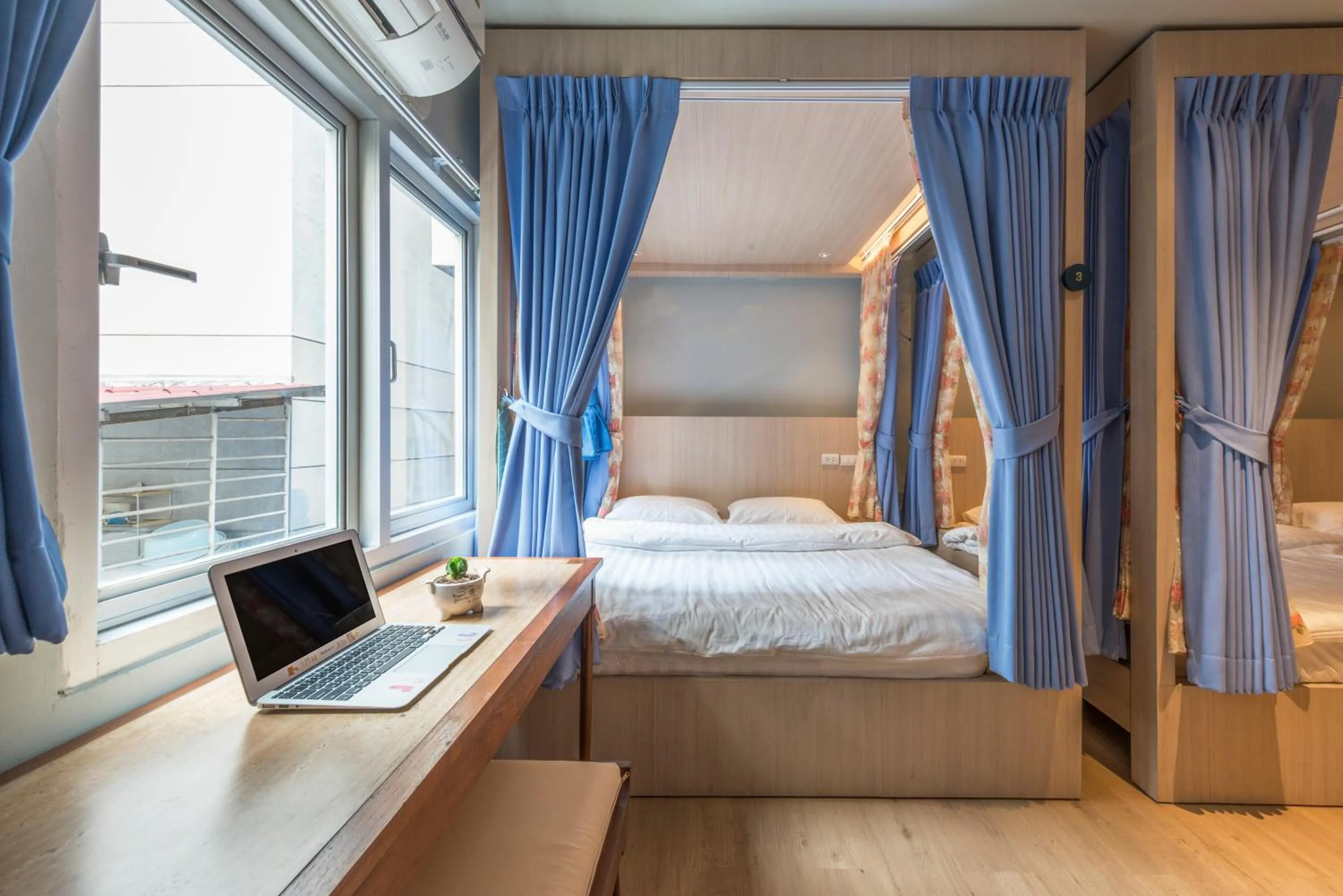 Bed in Kinnon Deluxe Hostel Coworking Cafe