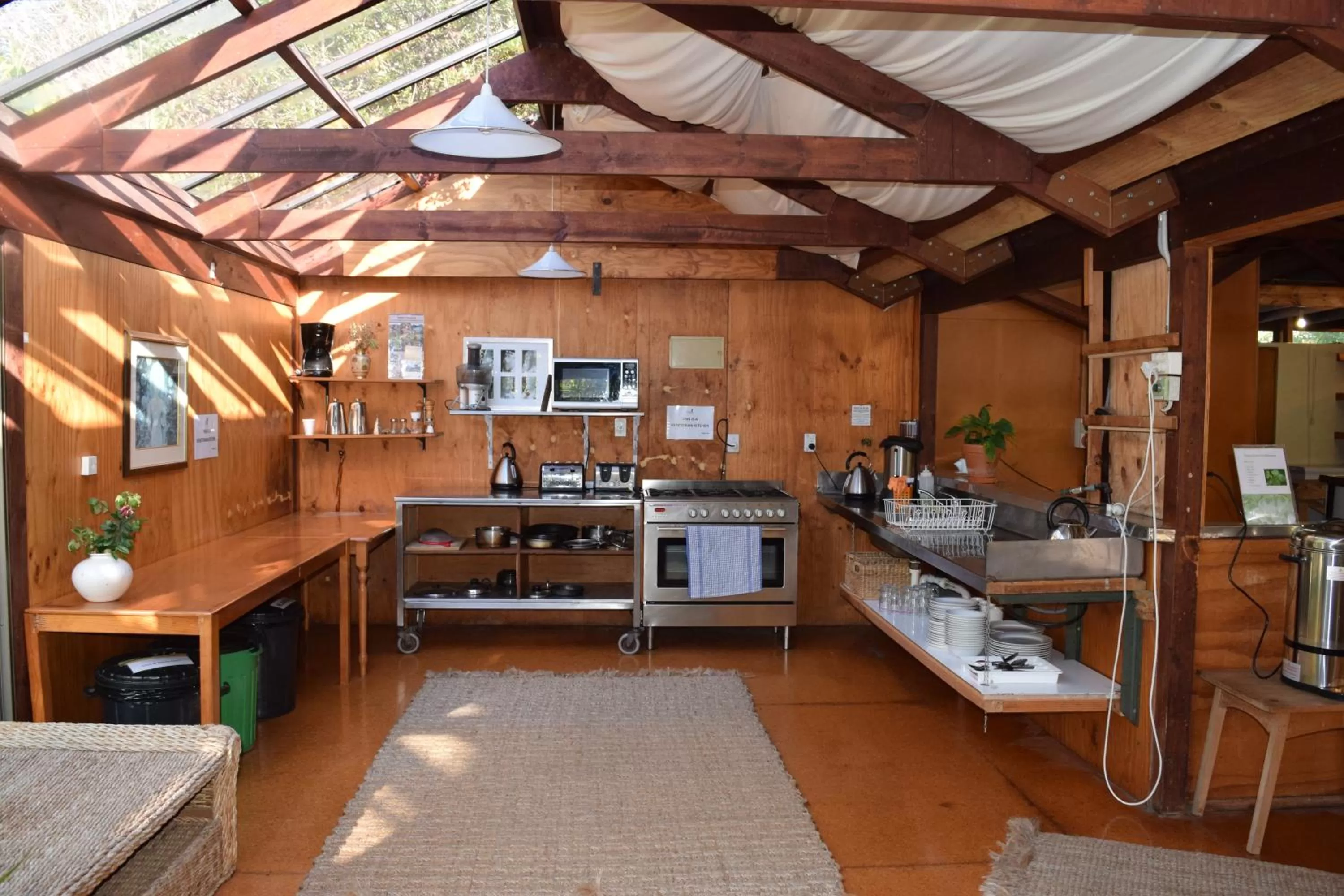 Restaurant/places to eat, Kitchen/Kitchenette in Kawai Purapura Yoga Retreat Centre