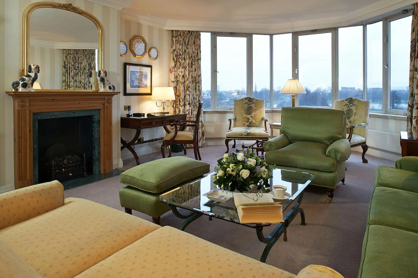 Living room in Cheval Thorney Court at Hyde Park